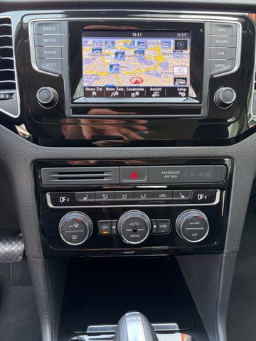 Fahrzeugabbildung Volkswagen Golf Sportsvan VII Highline Autom.+AHK+Navi+PDC