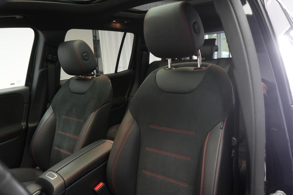 Mercedes-Benz GLB 220