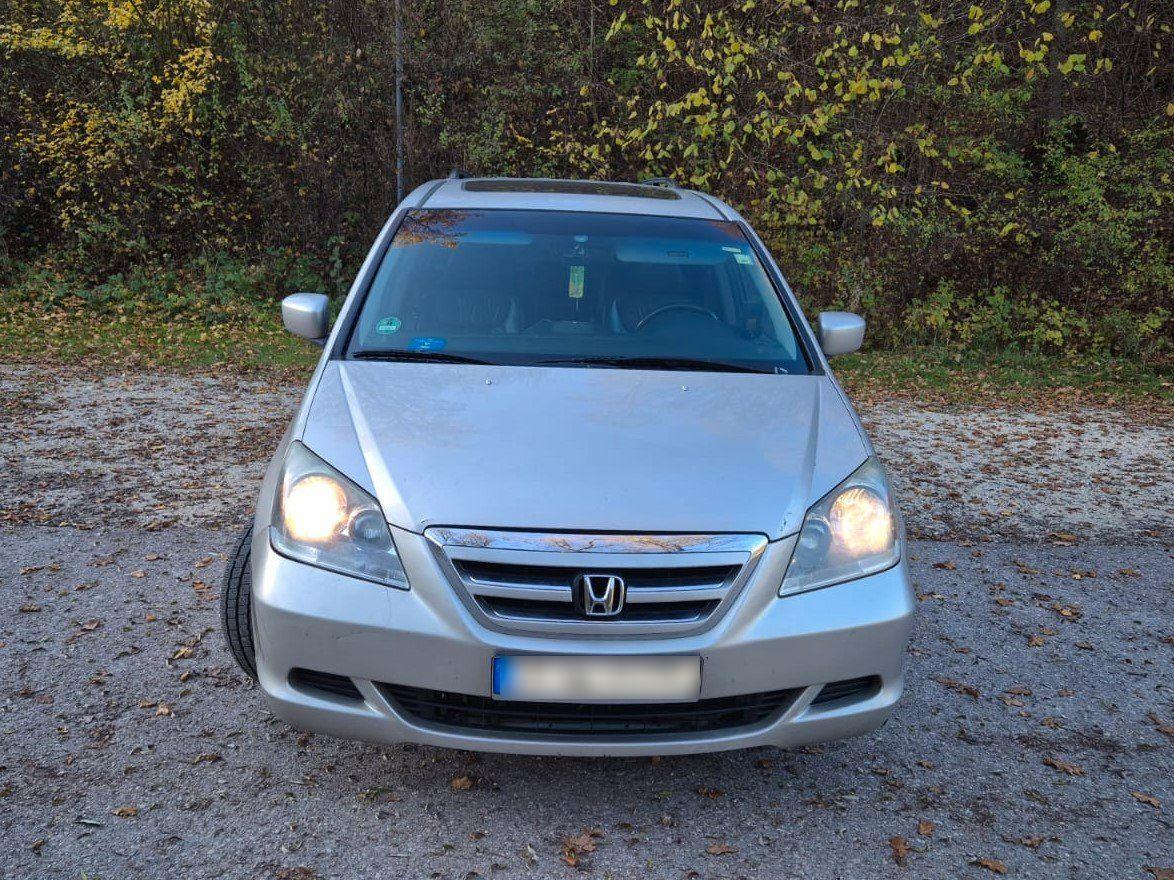 Honda Odyssey 2006 — rear view