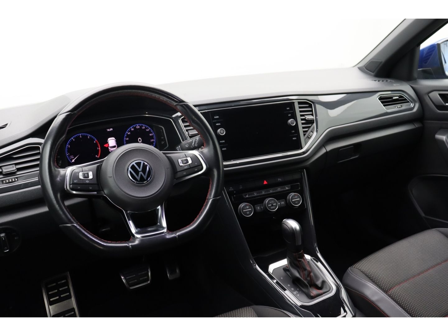 Fahrzeugabbildung Volkswagen T-Roc 1.5 Sport Pano Standheiz ACC SHZ Kamera