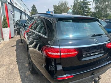 Mercedes E 220 - 4