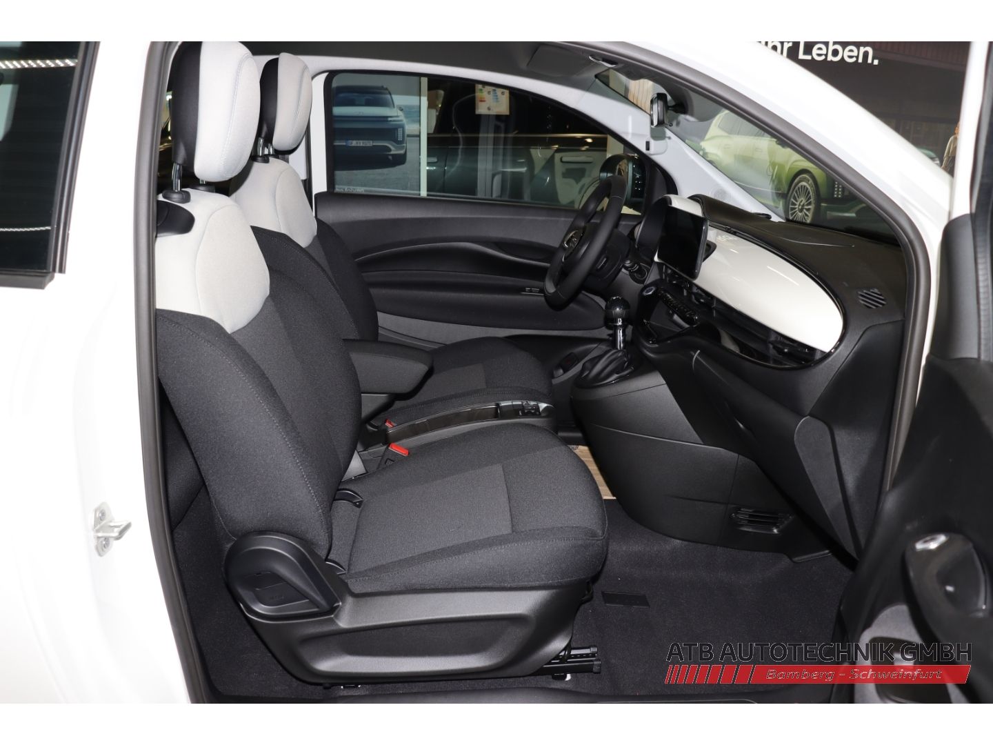 Fahrzeugabbildung Fiat 500 ICON + Komfortpaket Hybrid 1.0l PDC Rückfahr