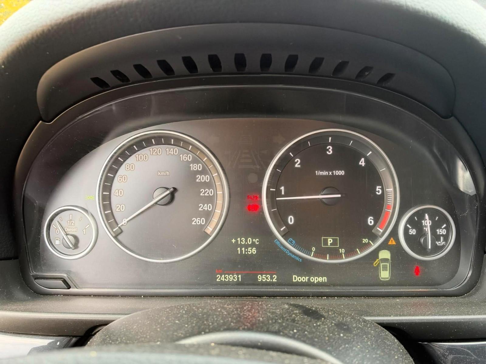 BMW 520 2011 — photo 12