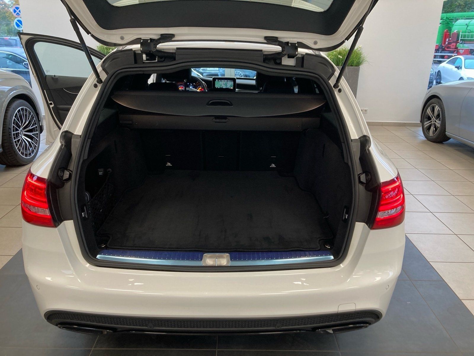 Fahrzeugabbildung Mercedes-Benz C 300 T AMG*LED*Totwink*Burmester*Kamera*Comand*