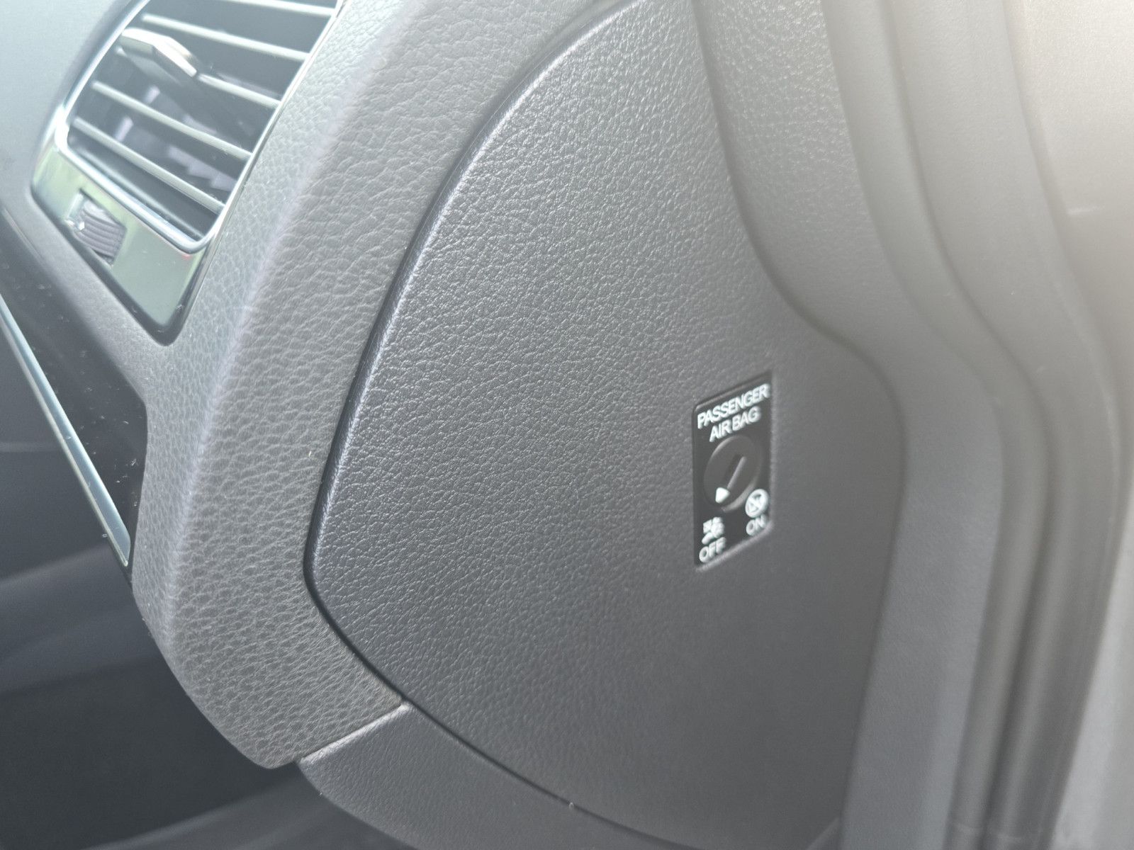 Fahrzeugabbildung Volkswagen Golf VII  Highline BMT/NAVi/PDC/XENON