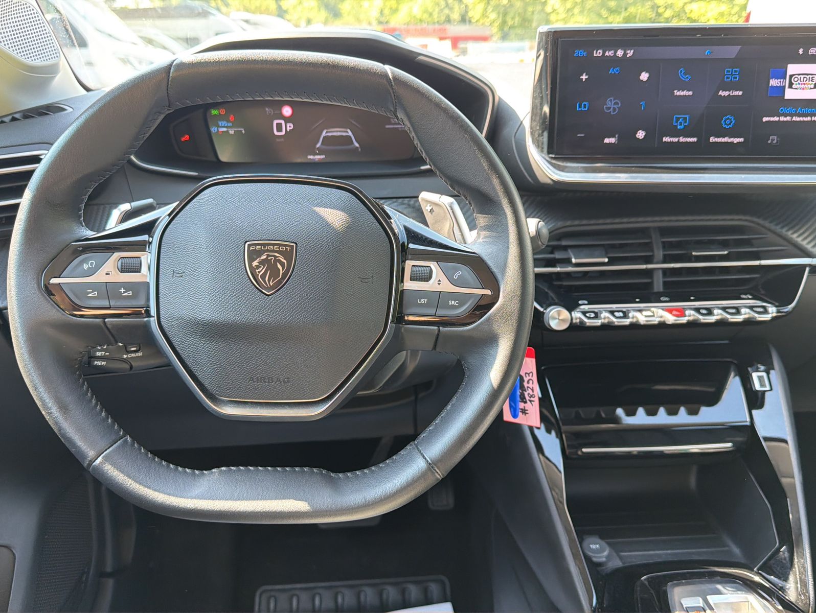 Fahrzeugabbildung Peugeot 208 Hybrid 110 Allure - Automatik