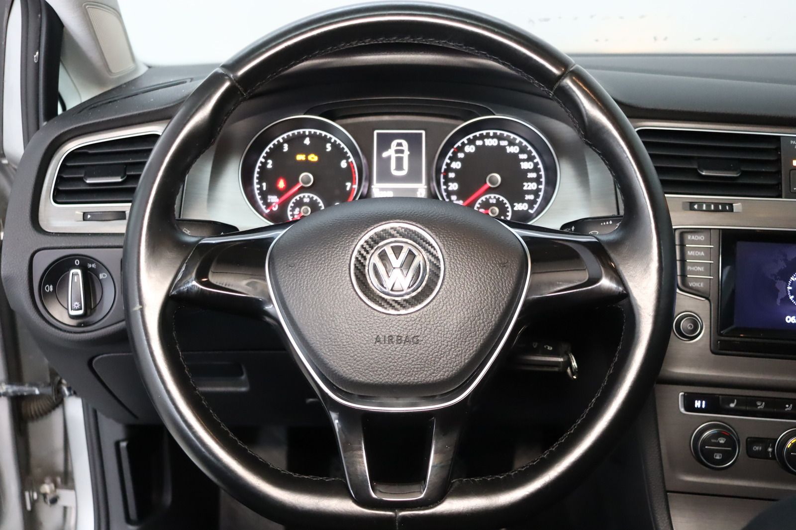 Fahrzeugabbildung Volkswagen Golf 1.4 TSI * PDC * Sitzhzg. * HU/AU neu