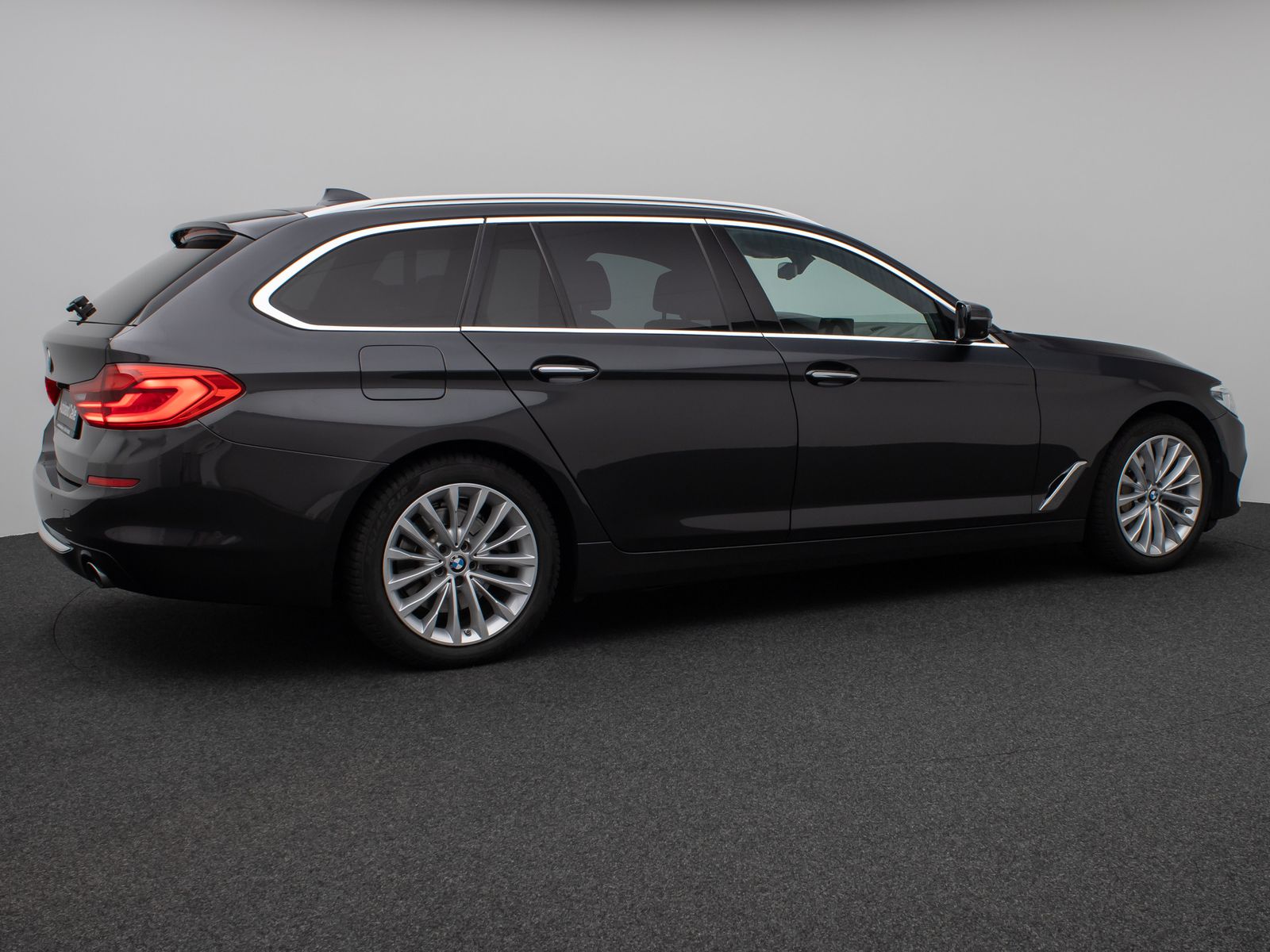 Fahrzeugabbildung BMW 530i xD Luxury Line Panorama 360°HUD H/K Massage