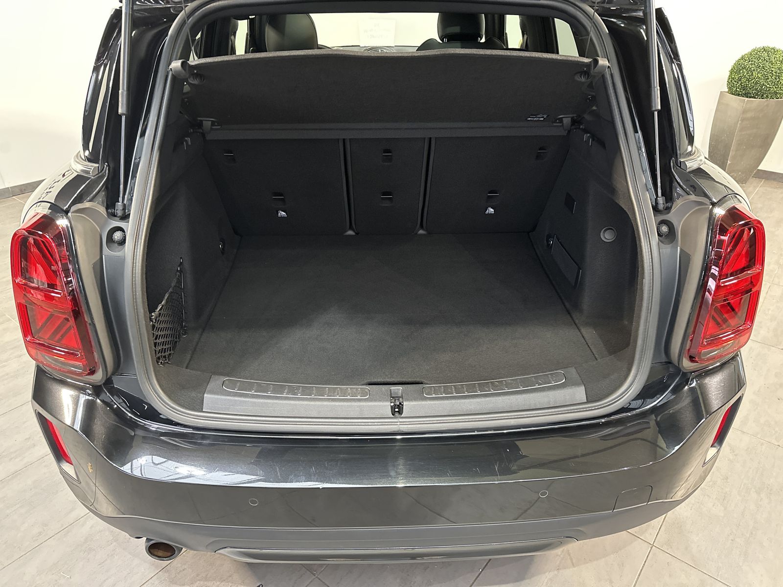 Fahrzeugabbildung MINI Cooper SE Countryman All4 Black NAV+LED+KAM+PANO