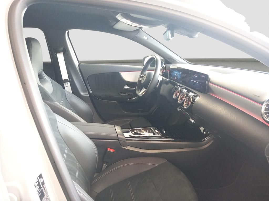 Fahrzeugabbildung Mercedes-Benz A 200 Kompaktlimousine AMG Line*Night Paket*LED