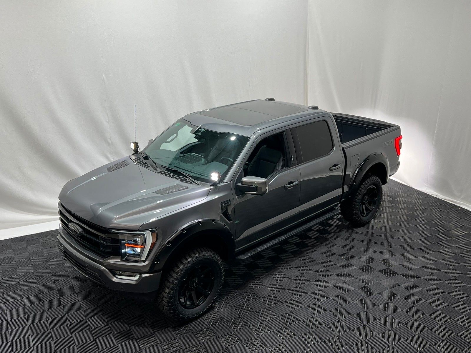 Fahrzeugabbildung Ford F-150 Lariat 5.0L V8 SC 5,5" Black Ed. RTR Ed.