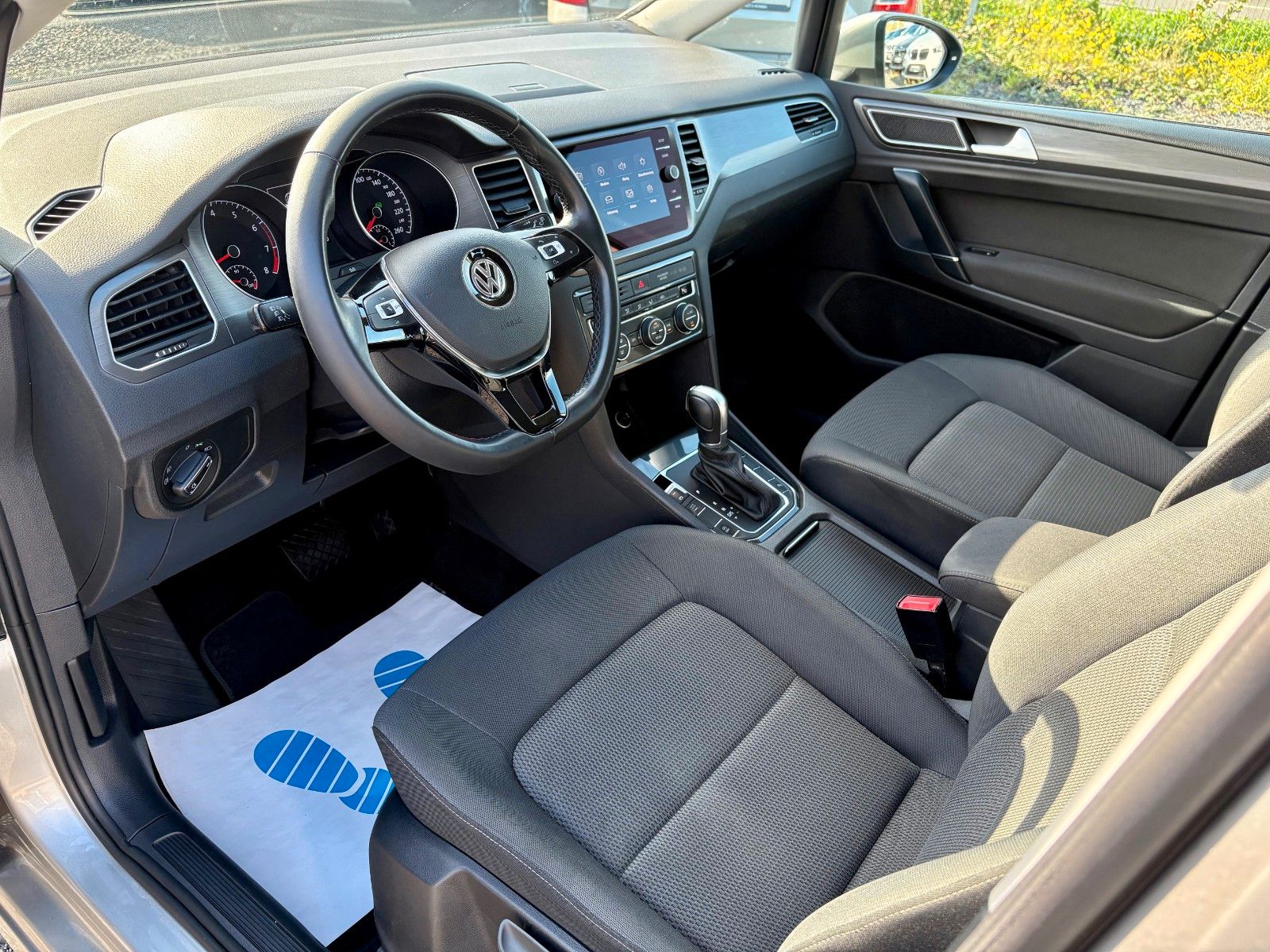 Fahrzeugabbildung Volkswagen Golf Sportsvan VII 1.5 TSI DSG Klima PDC 2.HAND