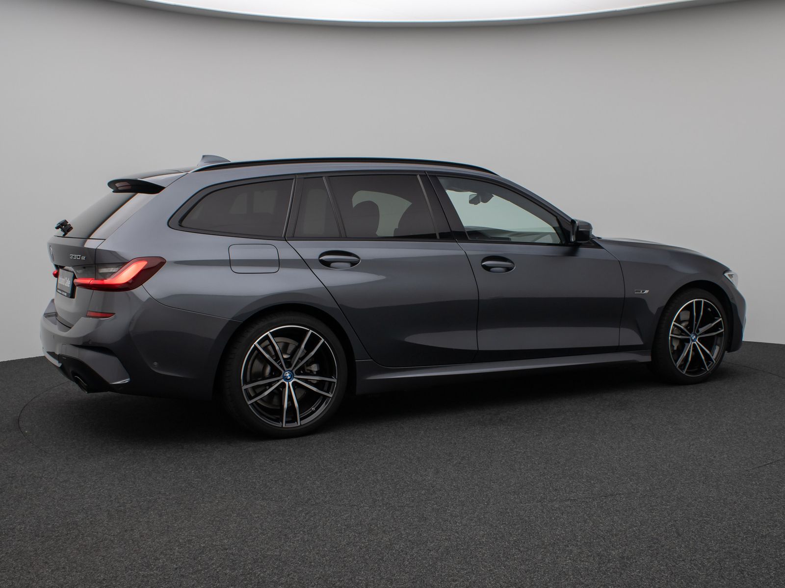 Fahrzeugabbildung BMW 330e  M Sport Kamera DAB HiFi DrivAssist 19Zoll