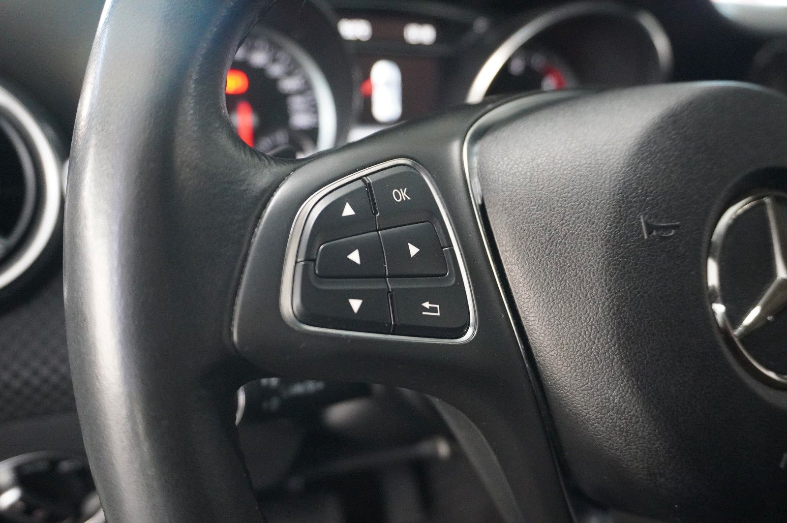 Fahrzeugabbildung Mercedes-Benz A 180 CDI URBAN KLIMA/SHZ/PDC/TEMP./SPORT/AHK