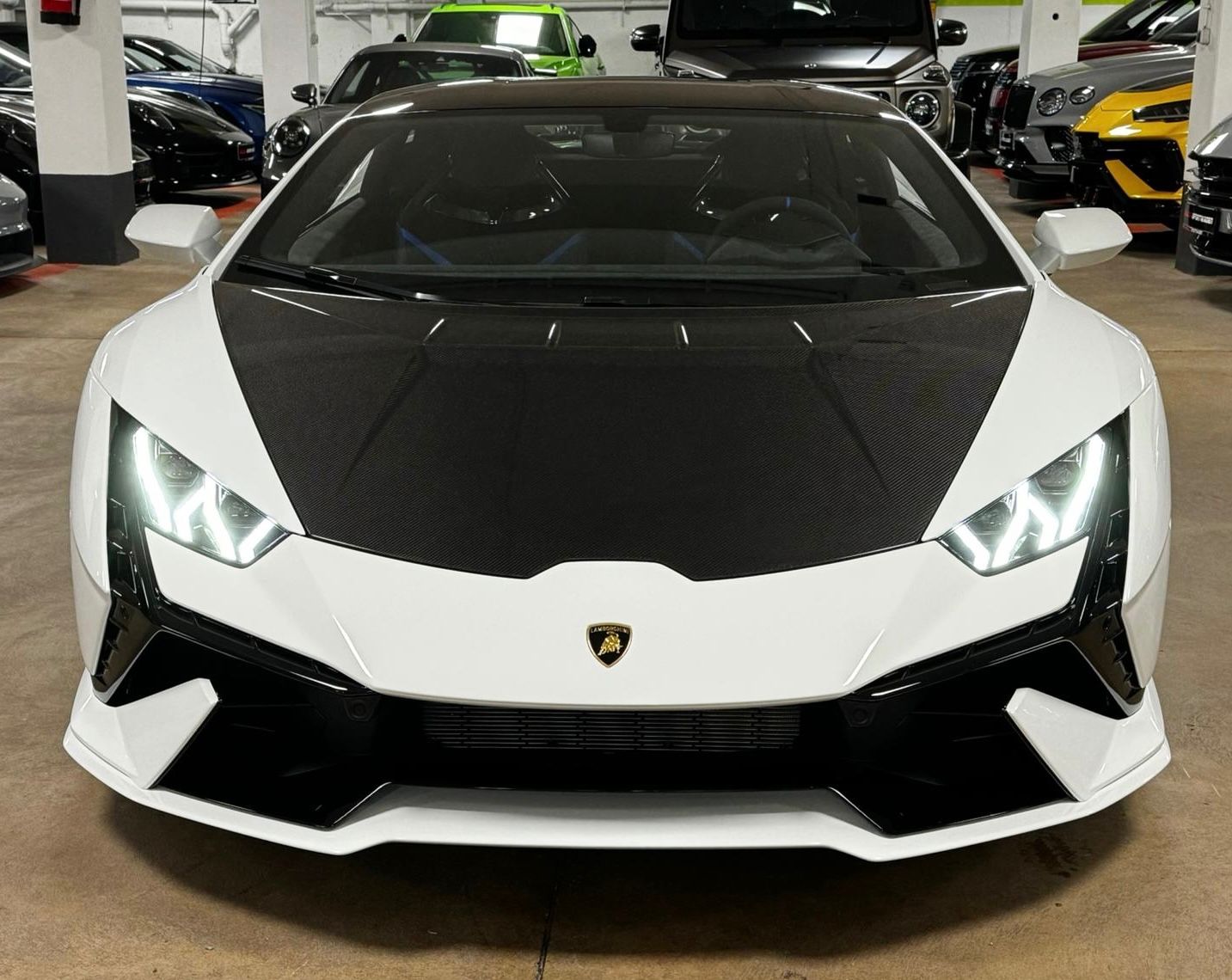 Fahrzeugabbildung Lamborghini HURACAN TECNICA CARBON EXT&INT SENSONUM FULLOPT!