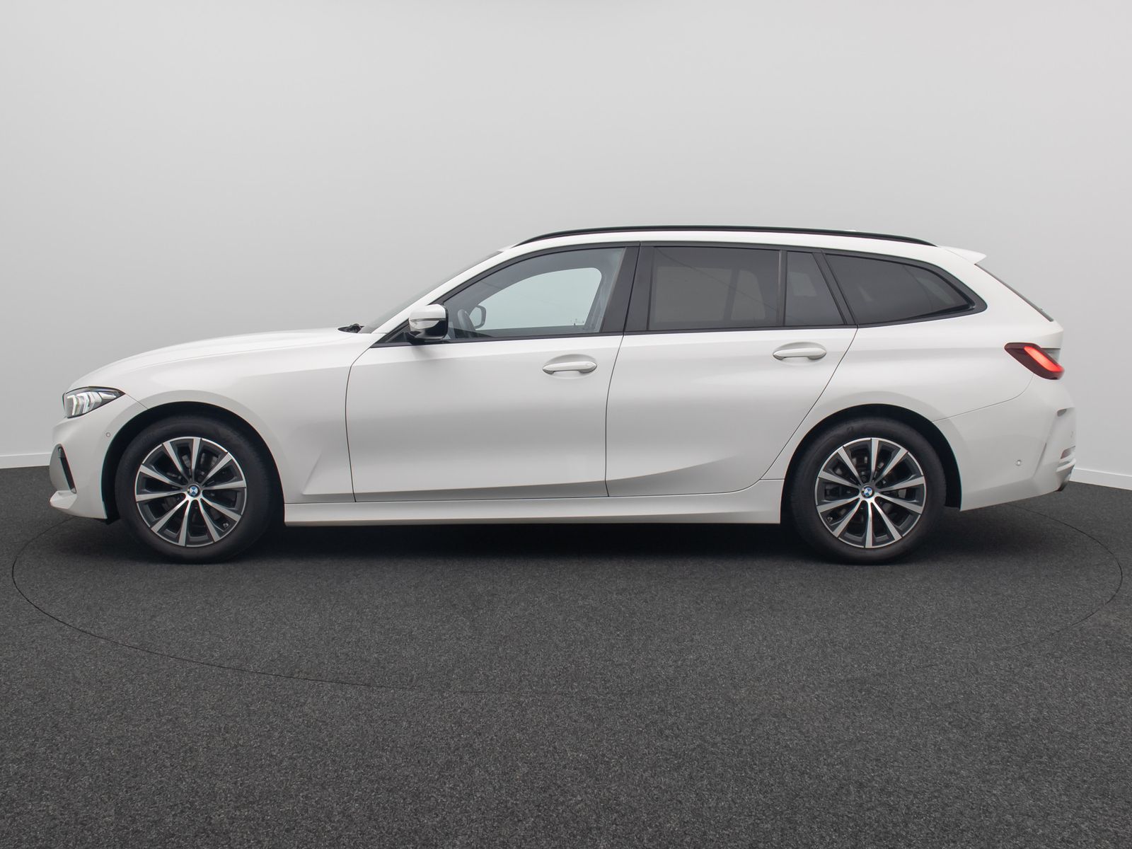 Fahrzeugabbildung BMW 320d Kamera DAB HiFi Panorama Sportsitz Leder