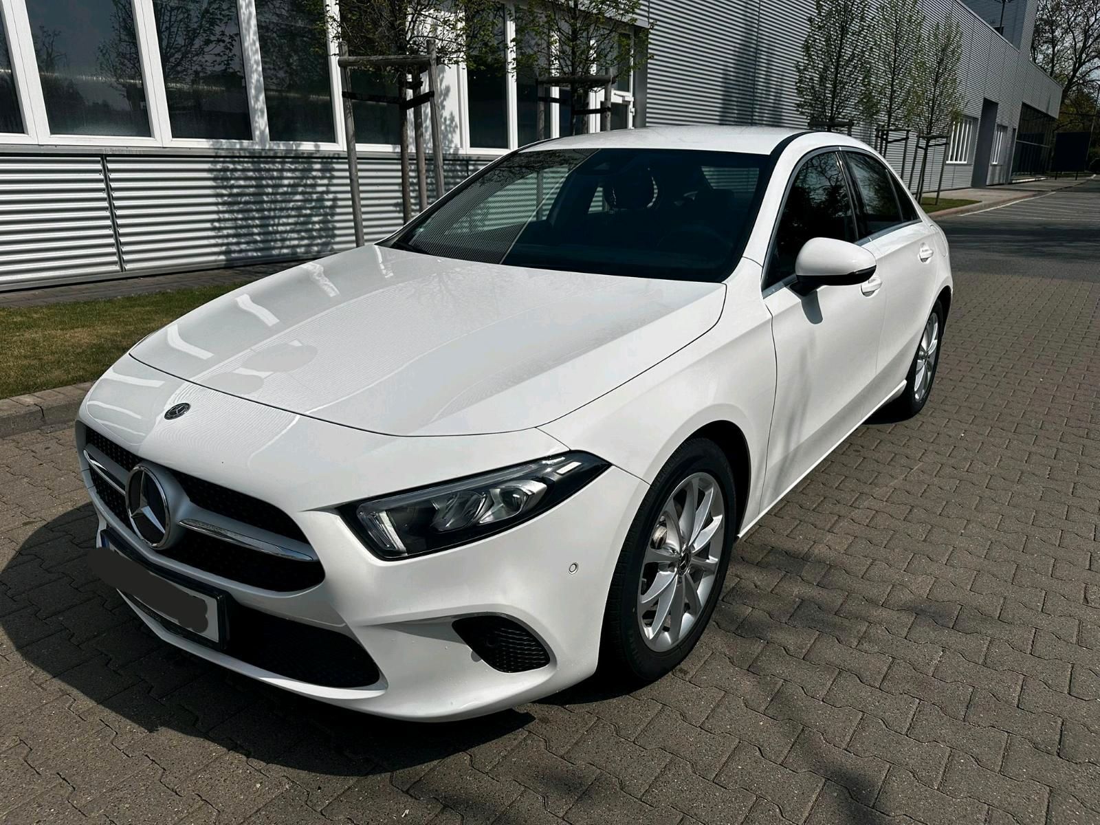 MERCEDES-BENZ Mercedes-benz A180 Progressive Top gepflegt