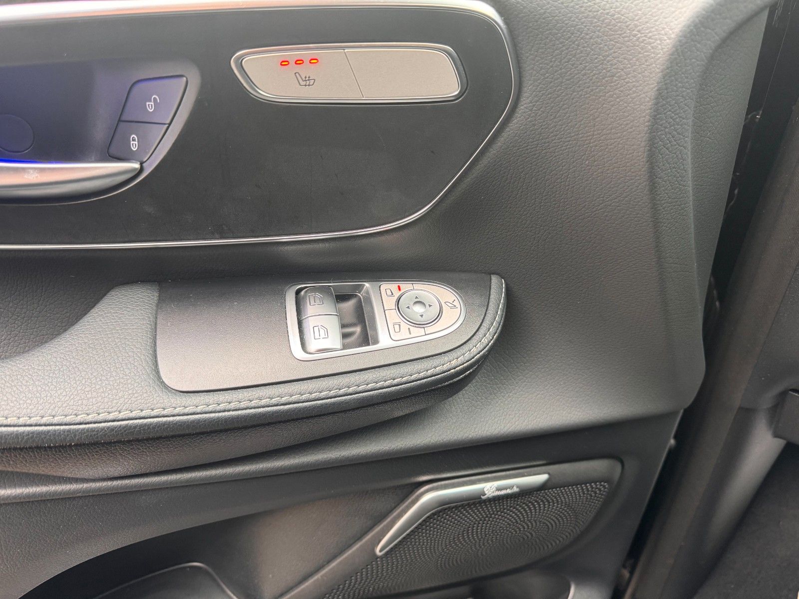 Fahrzeugabbildung Mercedes-Benz V 300 d AVA DISTRONIC AHK Standheiz Sound