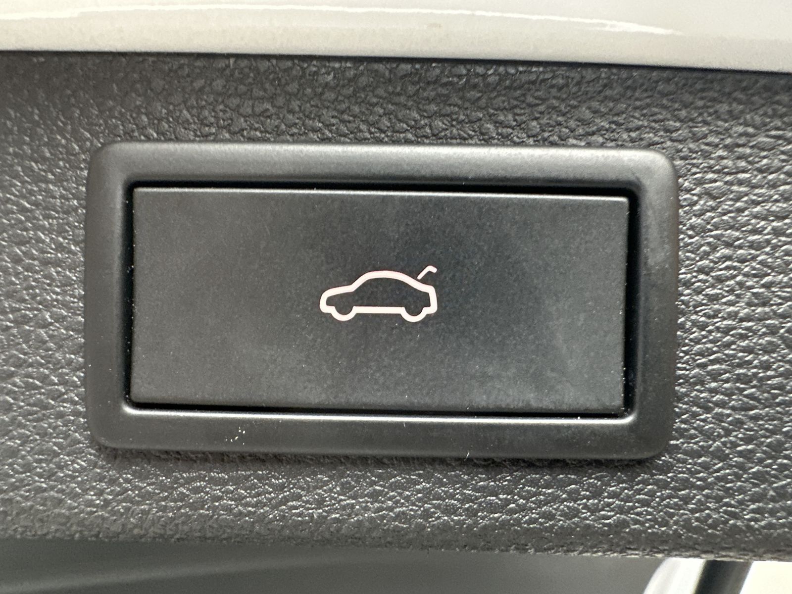 Fahrzeugabbildung SKODA Kodiaq 2.0 TDI DSG Tour 4x4 NAV+LED+AHK+360°+VC