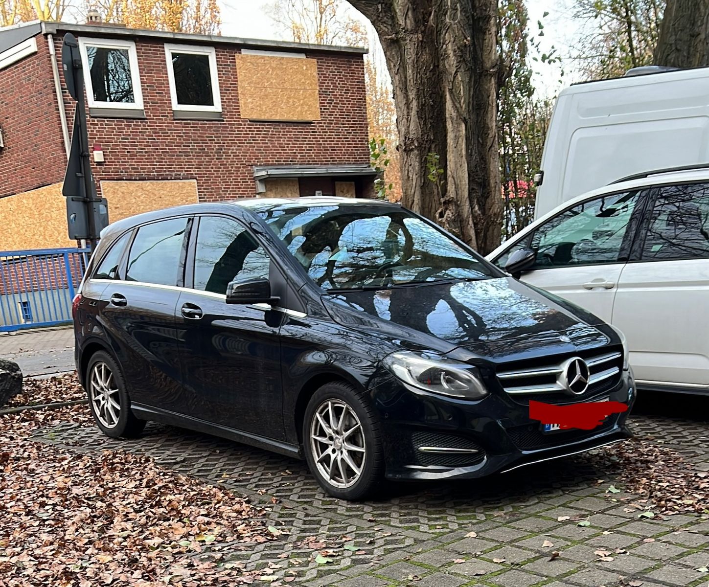 MERCEDES-BENZ B 180