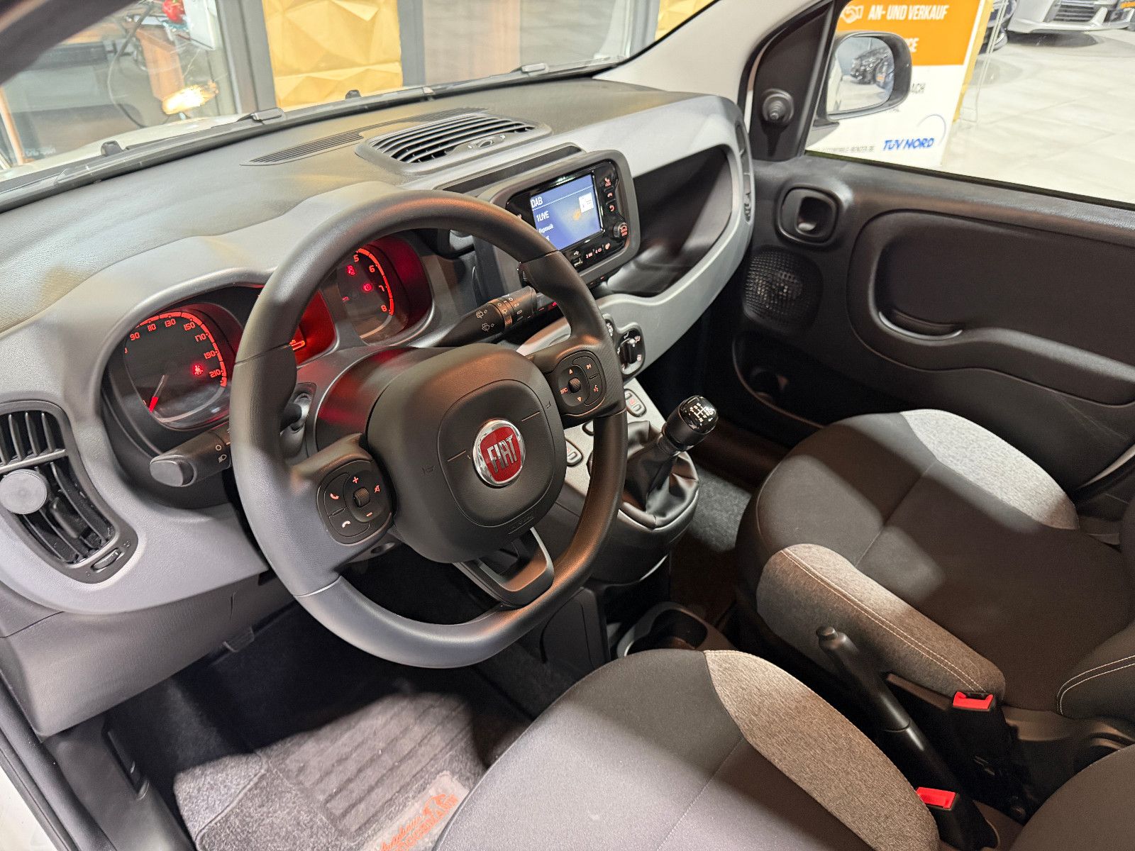 Fahrzeugabbildung Fiat Panda /KLIMA/4-TÜRER/DAB/ALLWETTER/1-HAND