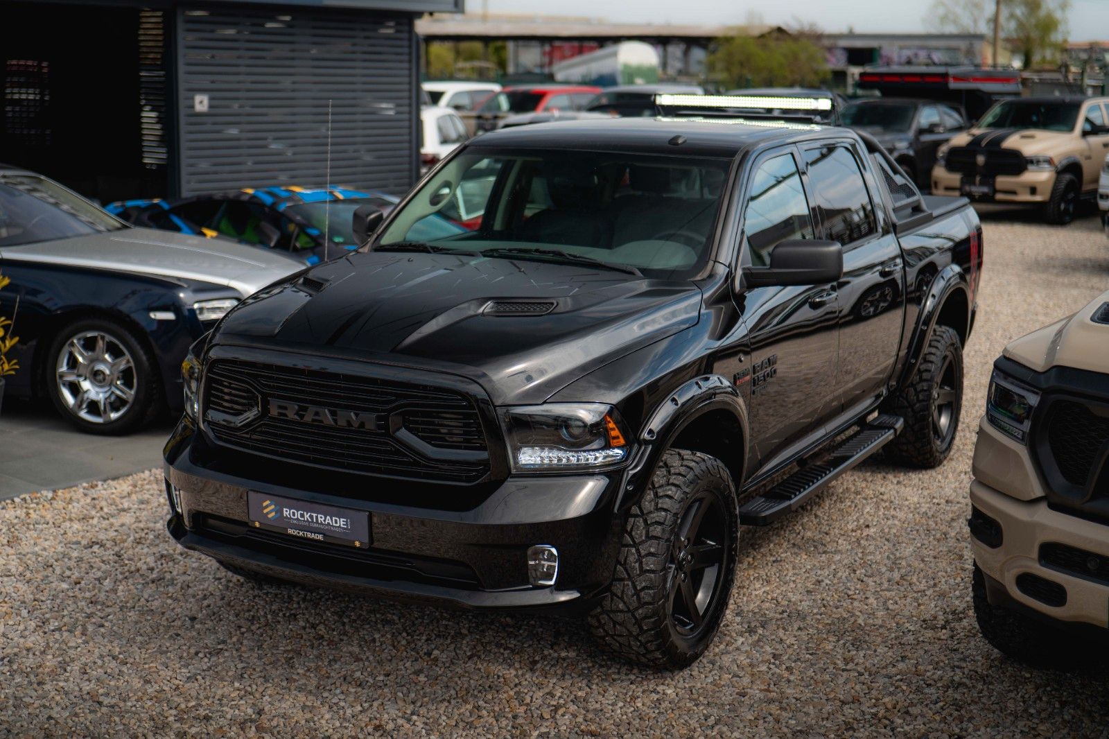 Fahrzeugabbildung Dodge RAM 5.7 V8 HEMI 4x4 OFFROAD Night-Paket *LED*AHK