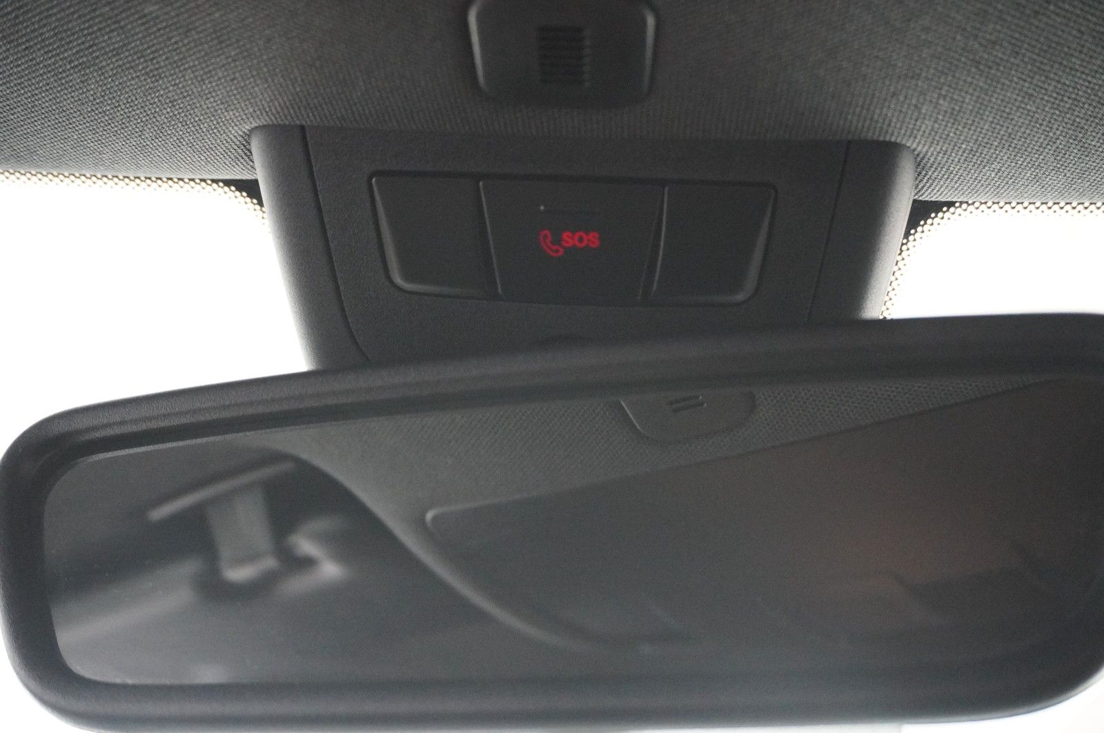 Fahrzeugabbildung Mercedes-Benz GLA 180 STYLE 7G-DCT NAVI/BI-XENON/SHZ/KAMERA