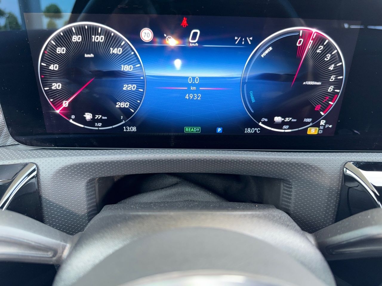 Fahrzeugabbildung Mercedes-Benz A 250 e PROGR.+AHK+PANO+STNDHZ+LHZG+LED+KAM+11KW