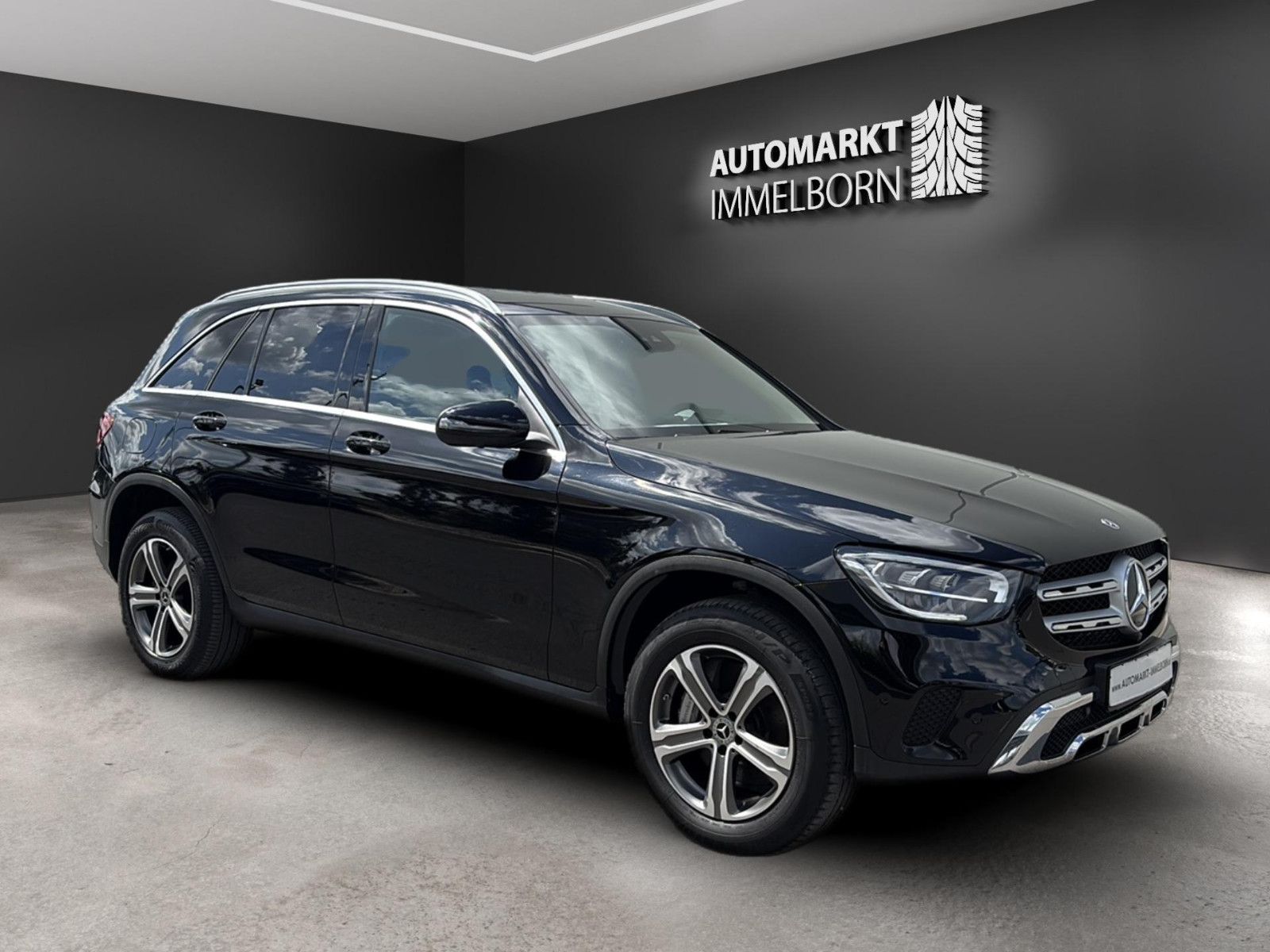 MERCEDES-BENZ GLC 300 e AHK*360*LED*Navi*18*Soundsystem*1Hand