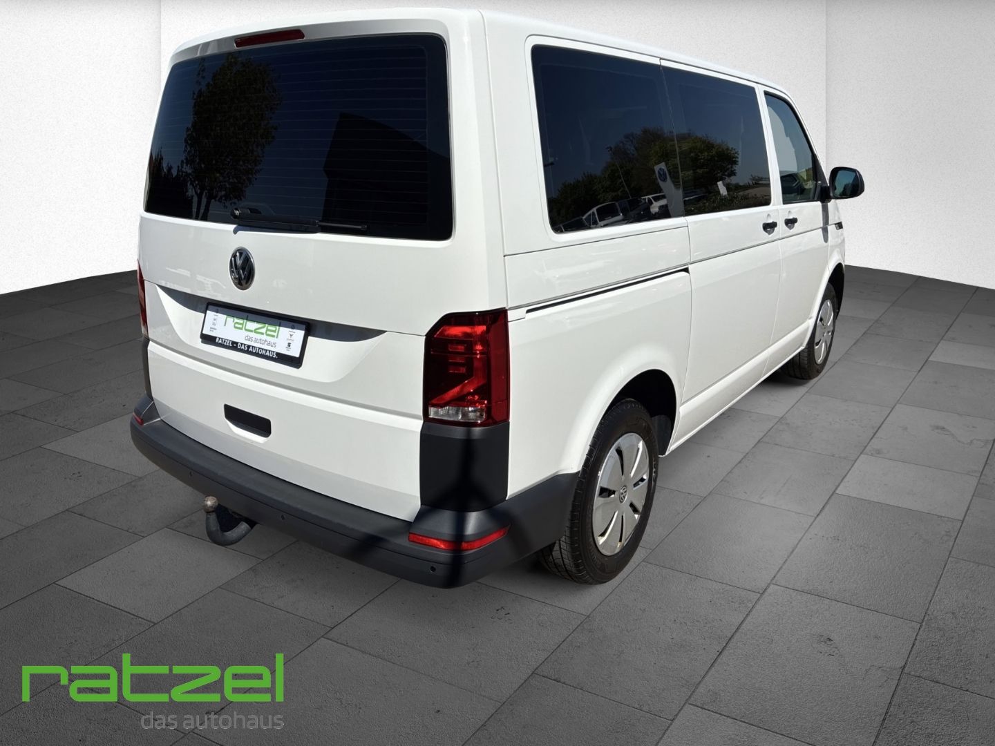 Fahrzeugabbildung Volkswagen Transporter Kombi KR 2.0 TDI 9-Sitzer AHK DAB SH