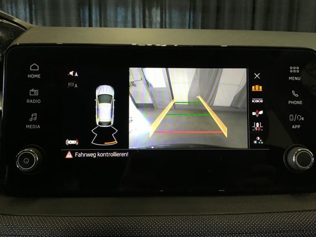 Fahrzeugabbildung Skoda Fabia Selection 1.0 TSI LED/Kamera/Tempo/SHZ/DAB