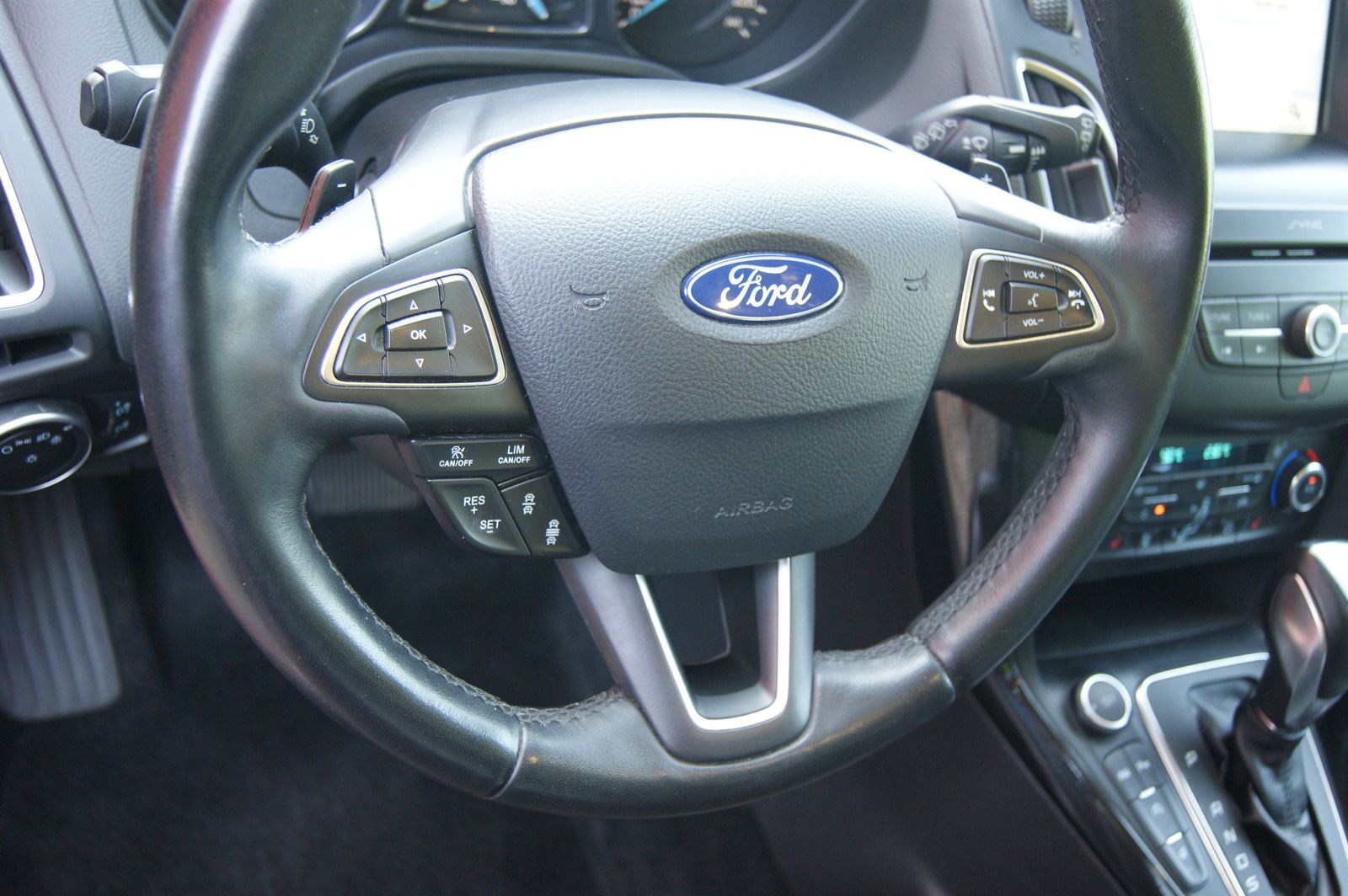 Fahrzeugabbildung Ford Focus Turnier 1.5 Titanium Aut RACEROT ACC STHZG