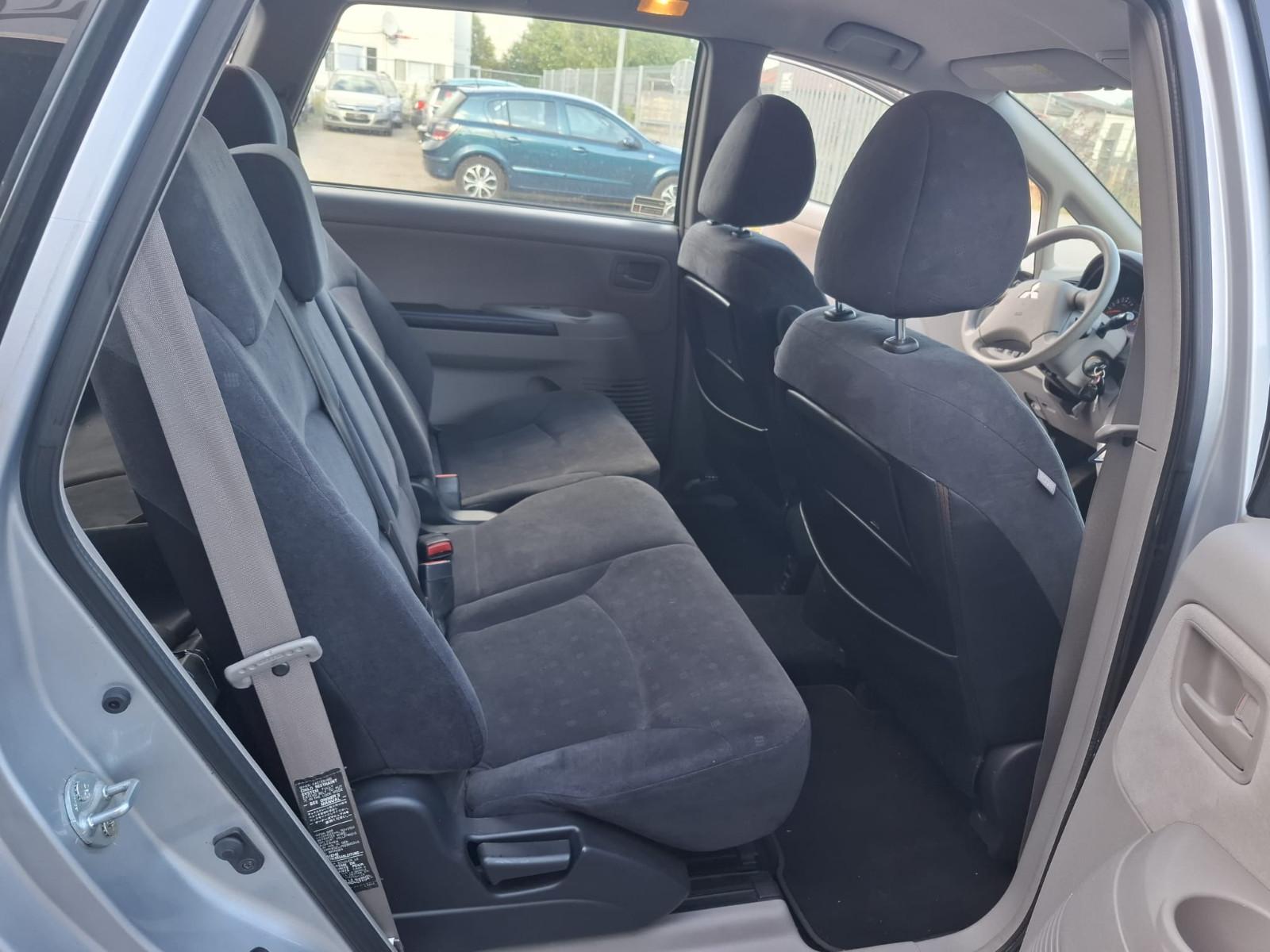 Mitsubishi Grandis 2005 — photo 13