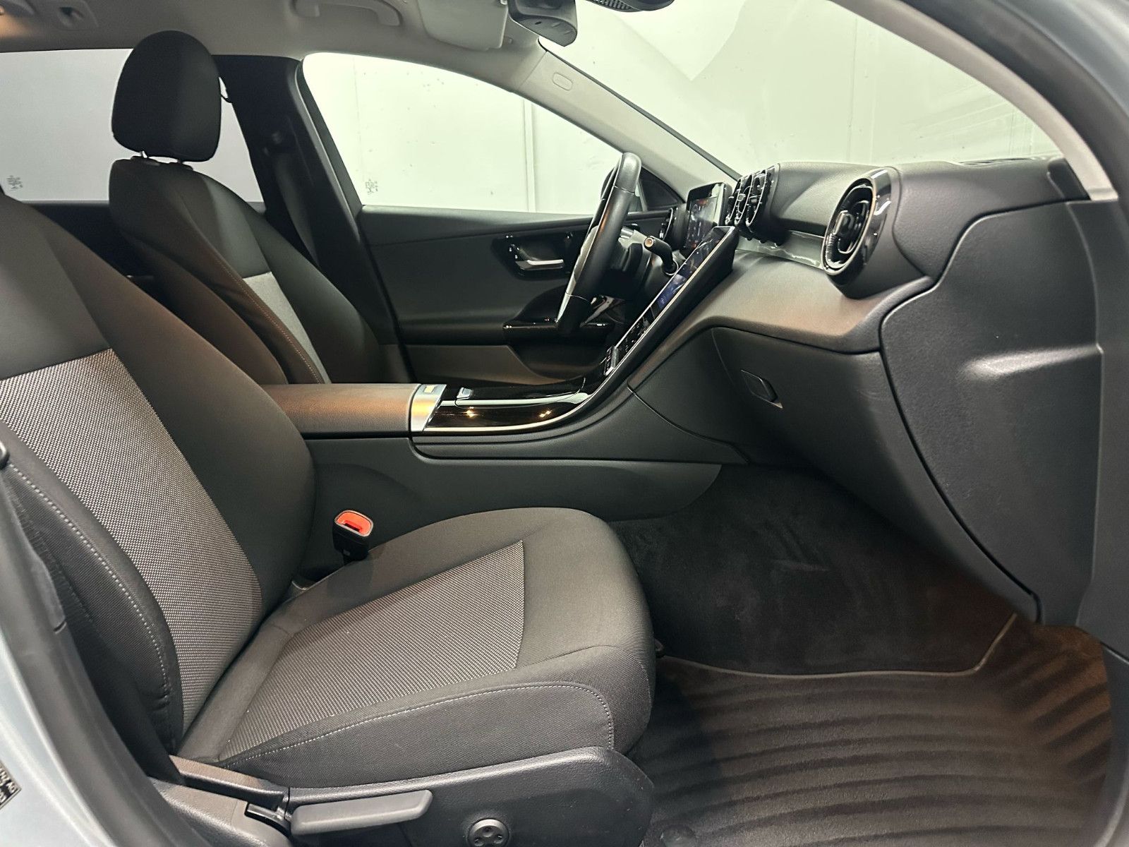 Fahrzeugabbildung Mercedes-Benz C 200 d T Auto AVANTGARDE*KAMERA*DISTRO*SPUR*AHK