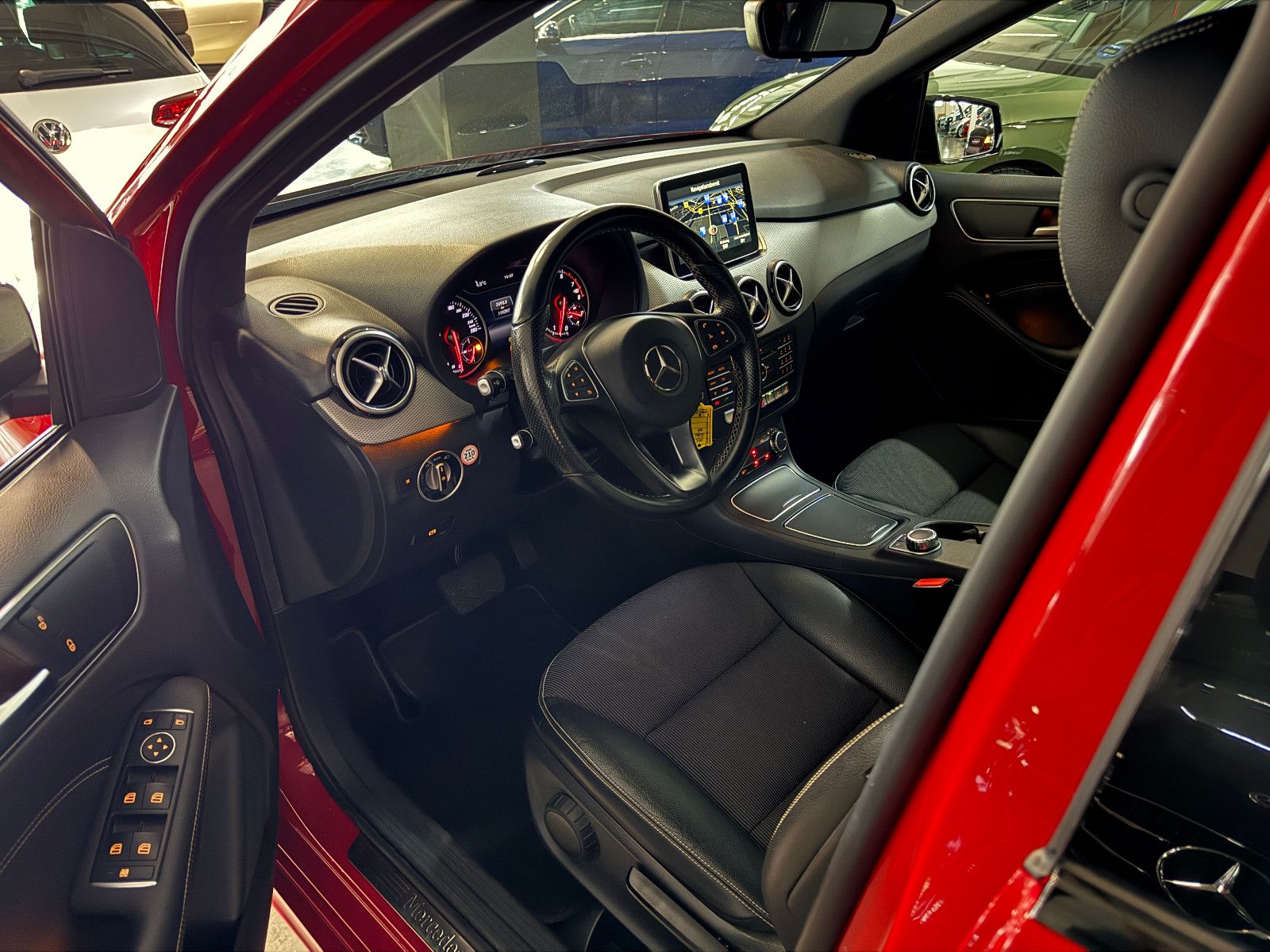 Fahrzeugabbildung Mercedes-Benz B 200 7G-DCT SPORTPAKET URBAN AMG NIGHT COMAND