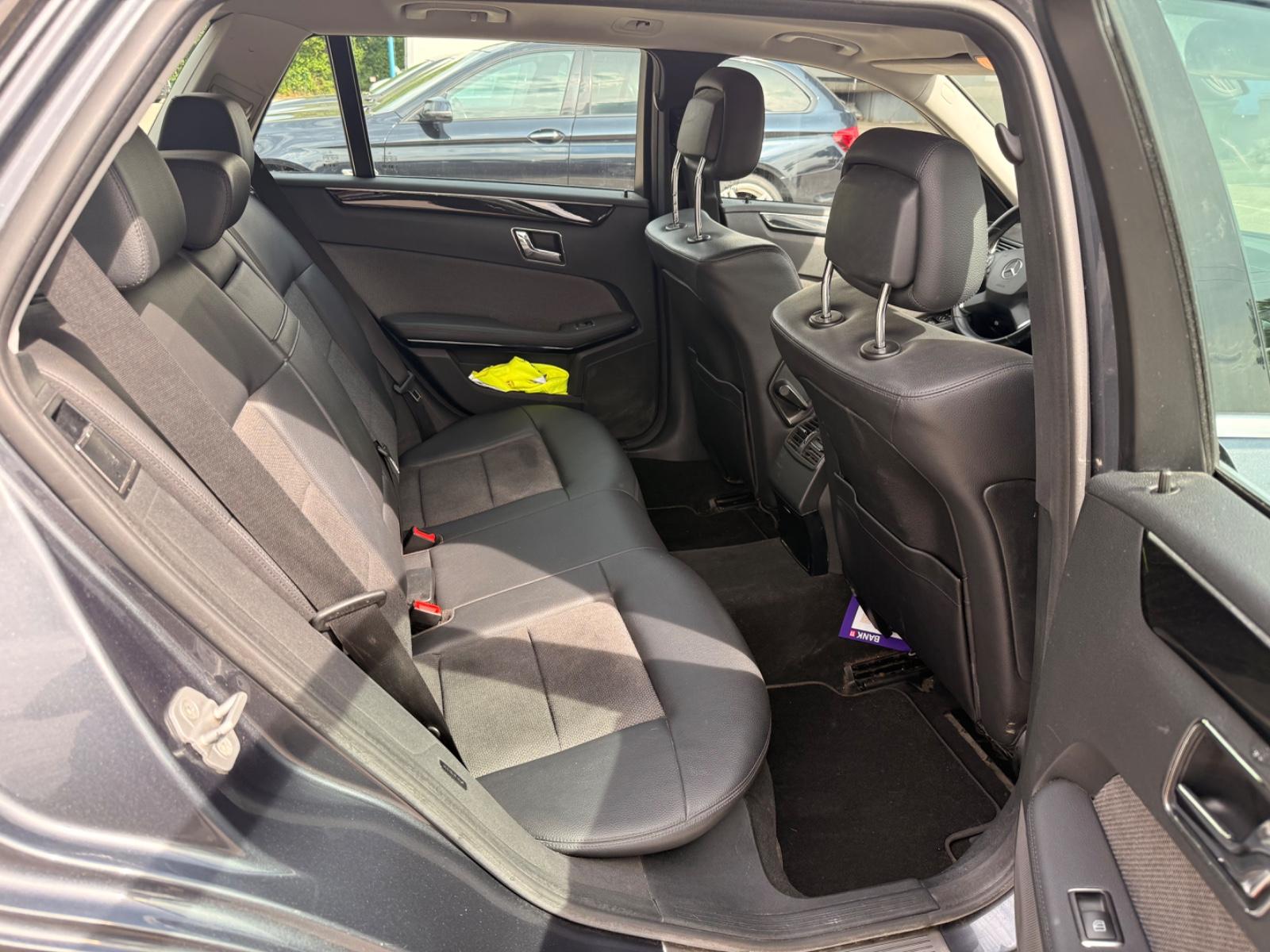Mercedes-Benz E 200 CGI T Blue AVANTGARDE SHZ AHK NAVI XENON