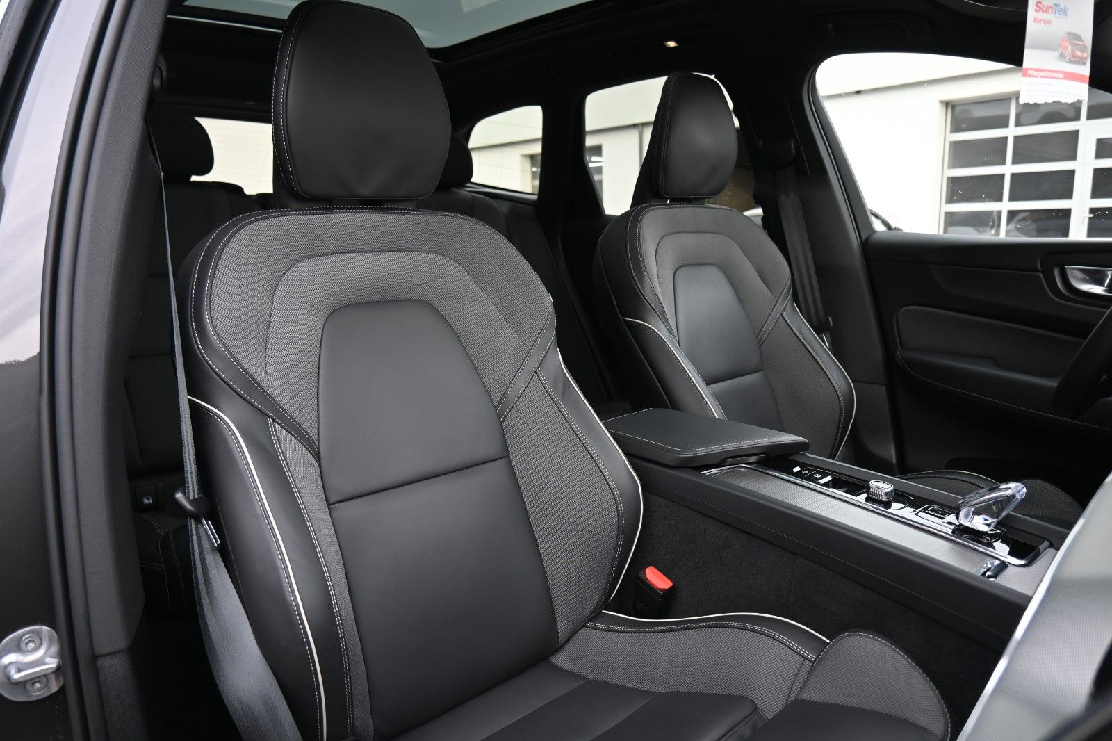 Fahrzeugabbildung Volvo XC60 B4 AWD Ultimate Dark*LED*PANO*STHZ*