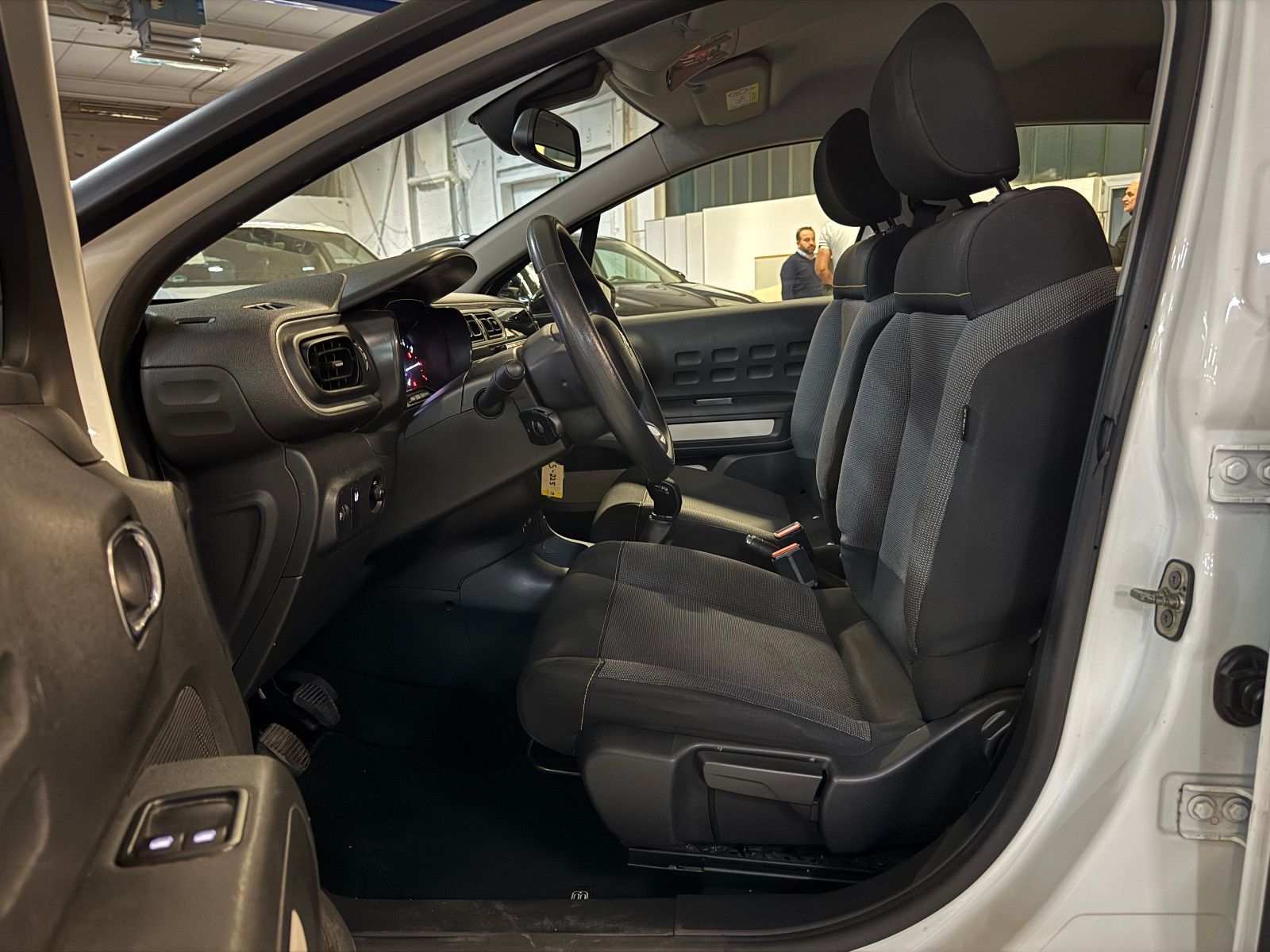 Fahrzeugabbildung Citroën C3 1.6 HDI FEEL COLOR STYLE PAKET NAVI LED VOLL