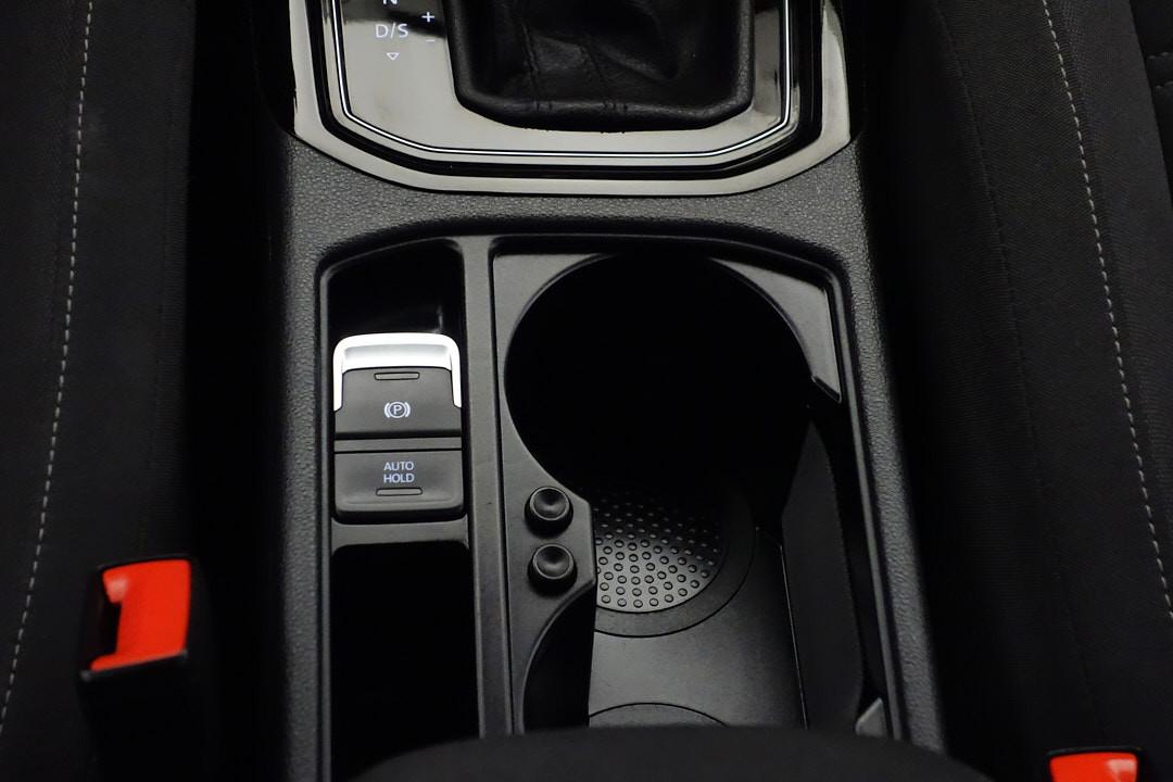 VOLKSWAGEN TOURAN 1.4 TSI 150ch HIGHLINE BVA DSG Sièges chauffants massants 7 places Historique présent - 1ERE MAIN