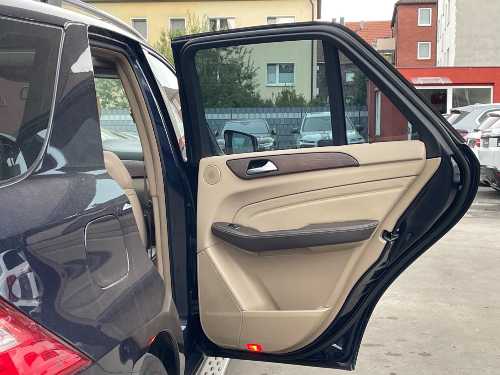 Mercedes-Benz ML 350 4Matic AMG /S-DACH/R-KAMERA/MEMORY/LEDER