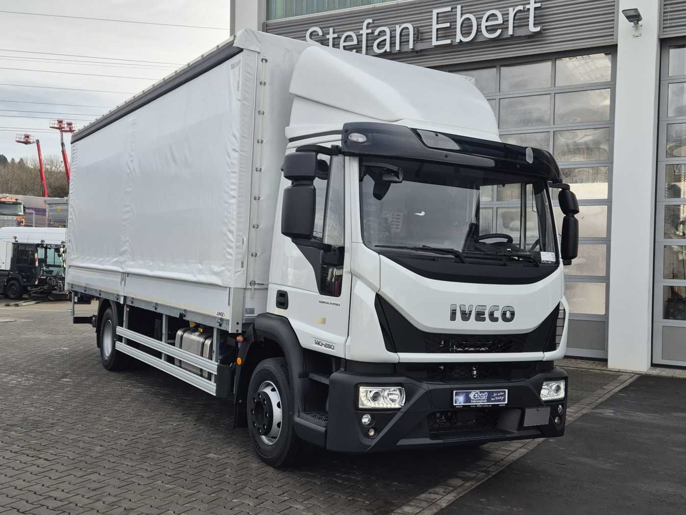 Fahrzeugabbildung Iveco Eurocargo ML140E28/P LBW Bär Schiebeplane AHK