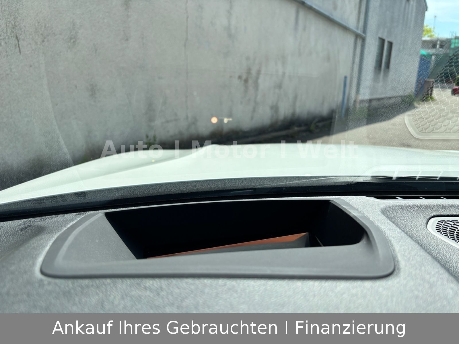 Fahrzeugabbildung BMW 318d Touring G21 LASER/ACC/SHZ/STDHZG/PANO/KEYLE