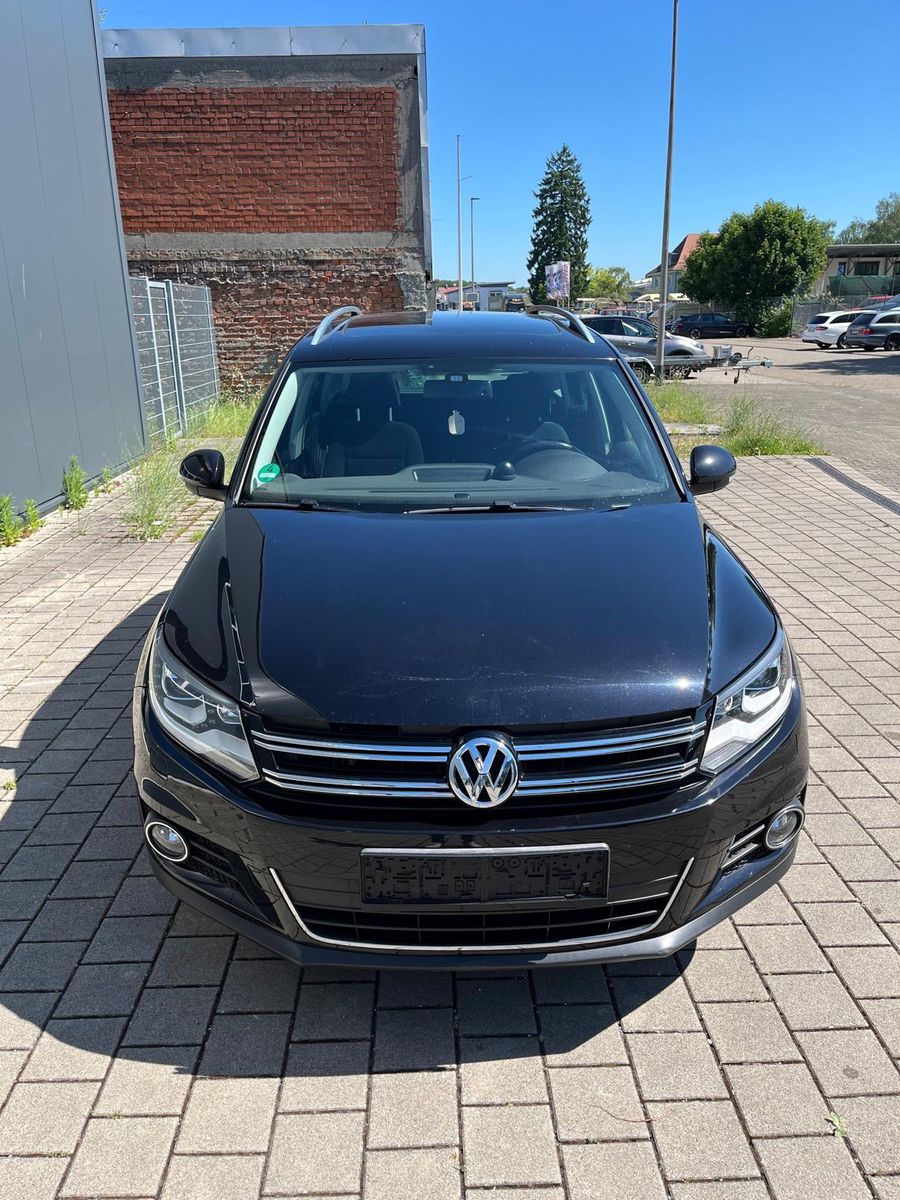 Volkswagen Tiguan - 1