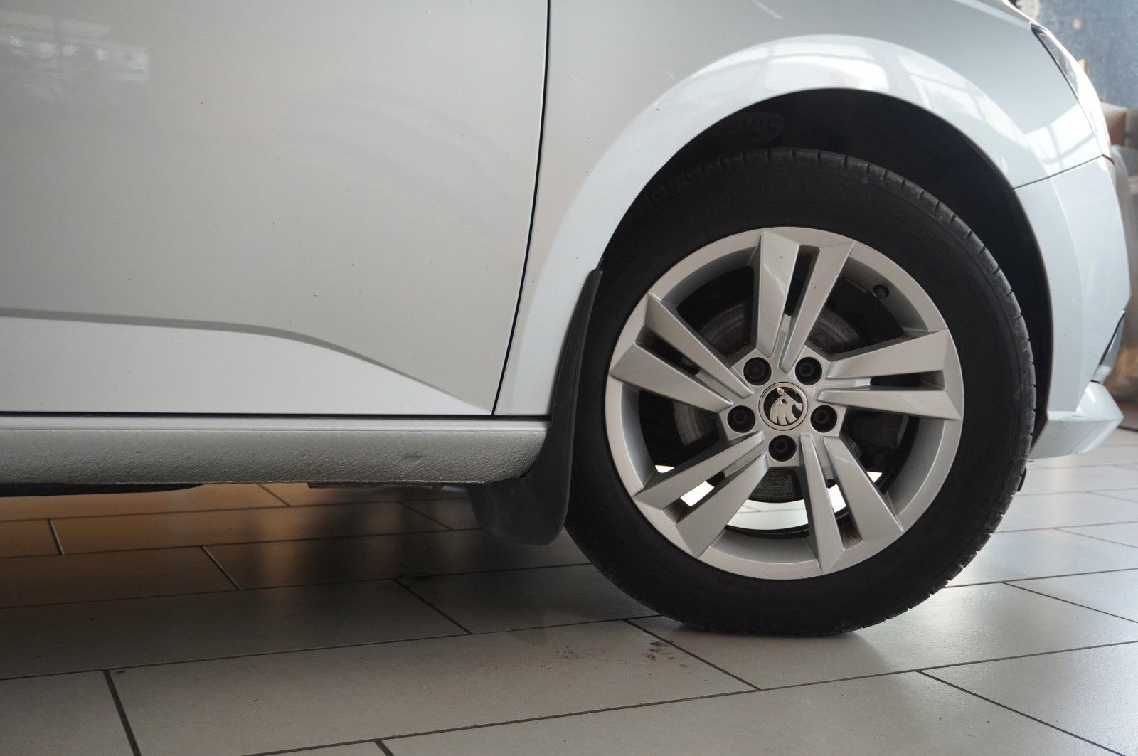 Fahrzeugabbildung SKODA Fabia Combi 1.0 TSI STYLE NAVI/LED/SHZ/PDC/TEMP.