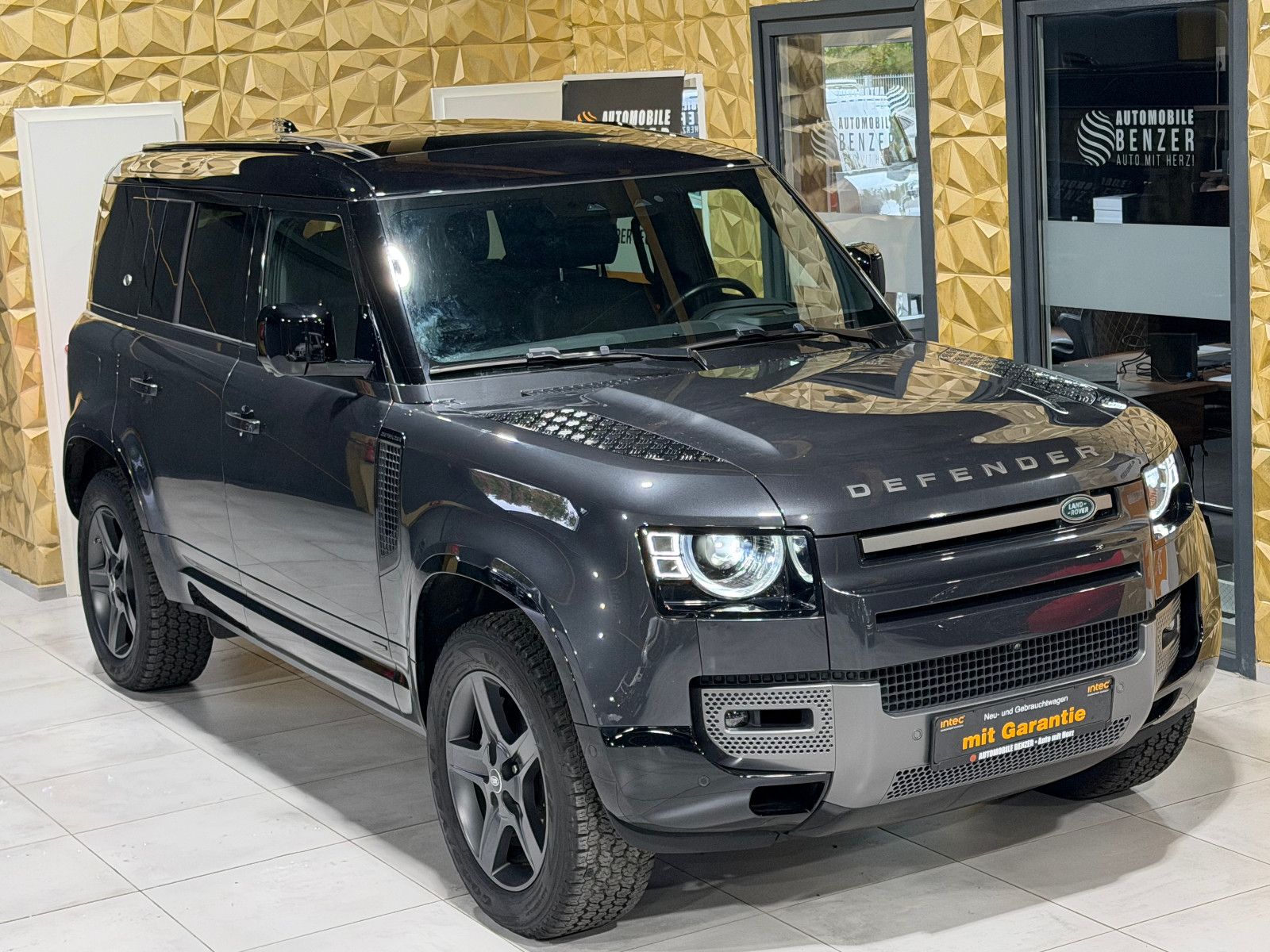 Fahrzeugabbildung Land Rover Defender 110 X-Dynamic SE/PANO/360''KAM/MEREDIAN
