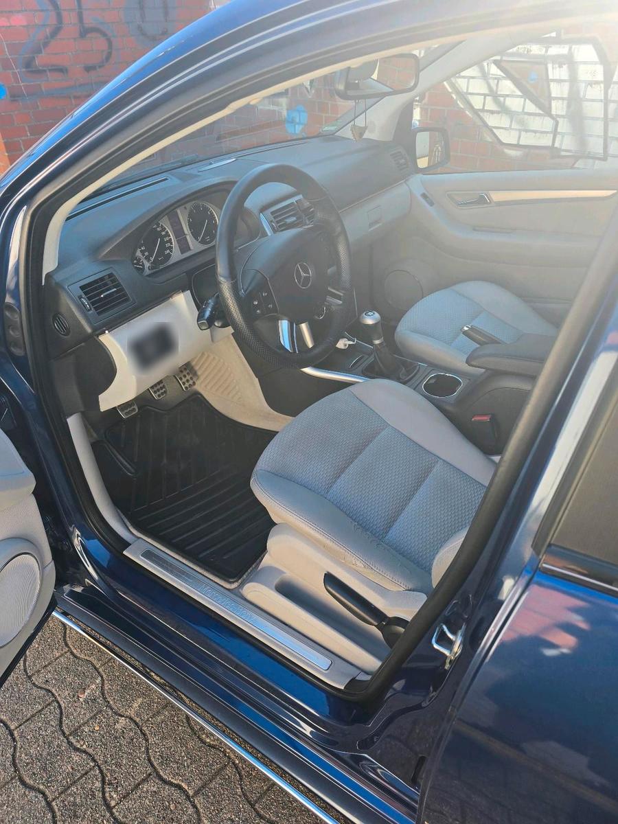 Mercedes-Benz B170 2009 — photo 7