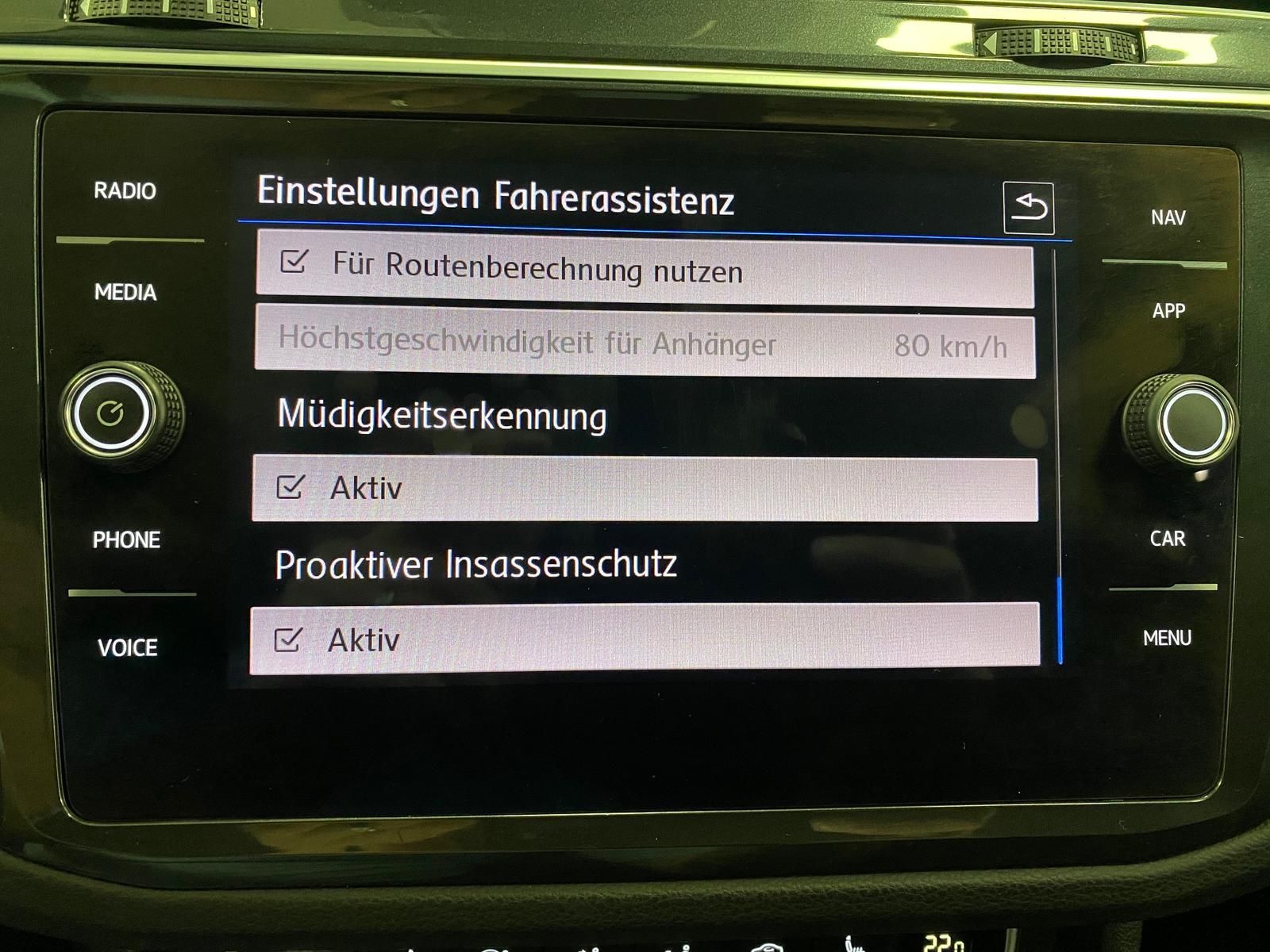 Fahrzeugabbildung Volkswagen Tiguan 2.0 TDI +AHK+APP+ALLWETTER+KLIMA+ACC