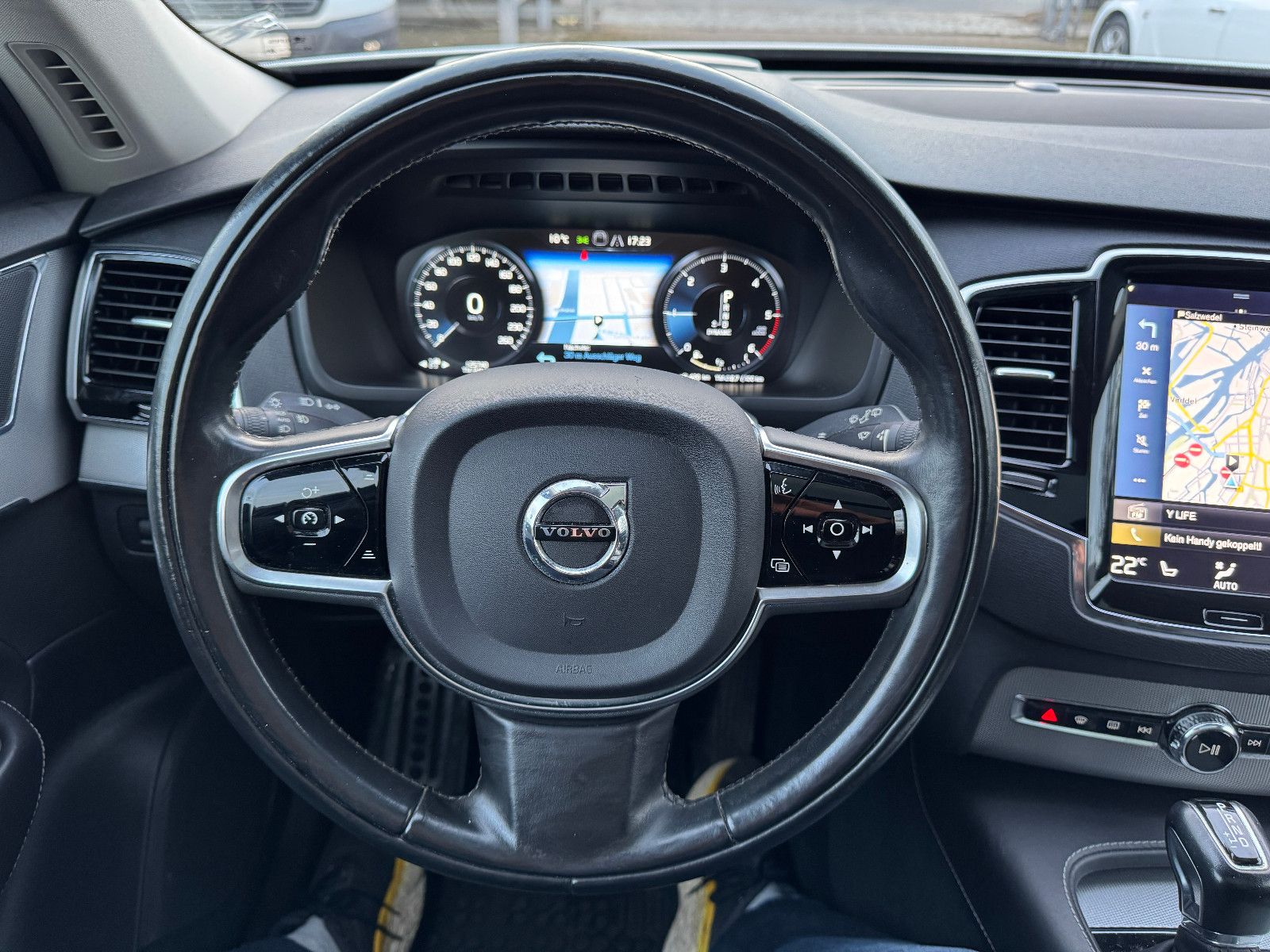 Fahrzeugabbildung Volvo XC90 INSCRIPTION AWD PANO HUD SITZKLIMA MEMORY