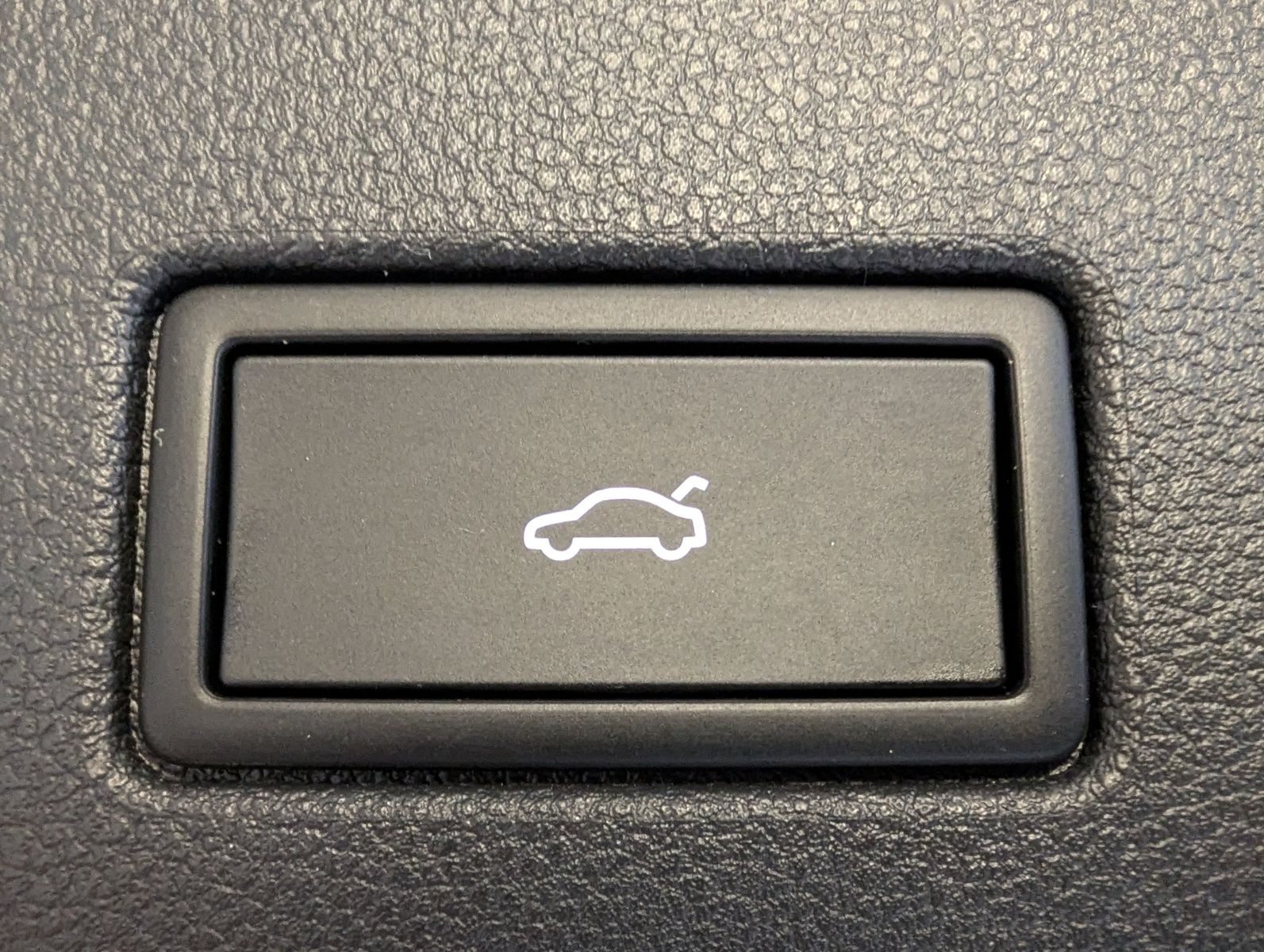 VW Touran 2.0 DSG R-Line High. Pano 7-Si IQ.Dri AHK - Image 24