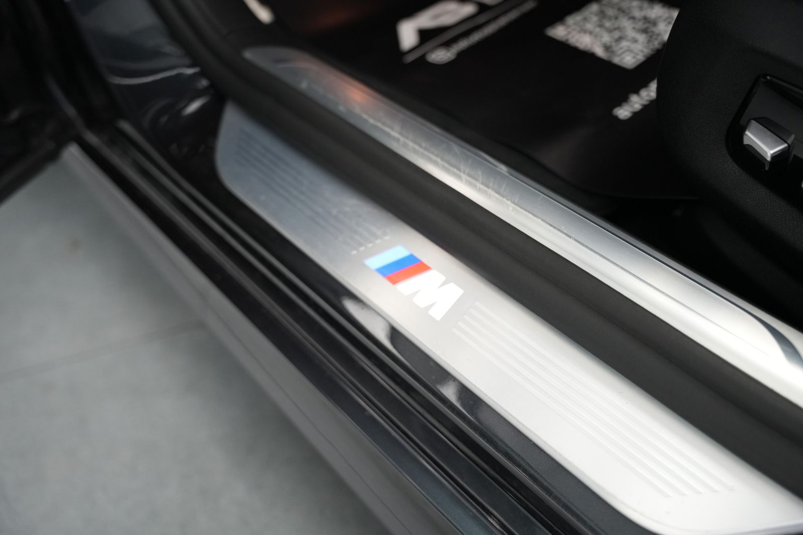Fahrzeugabbildung BMW 750 750 xDrive*M-Paket*S-Dach*Bowers&Wilkins*HUD